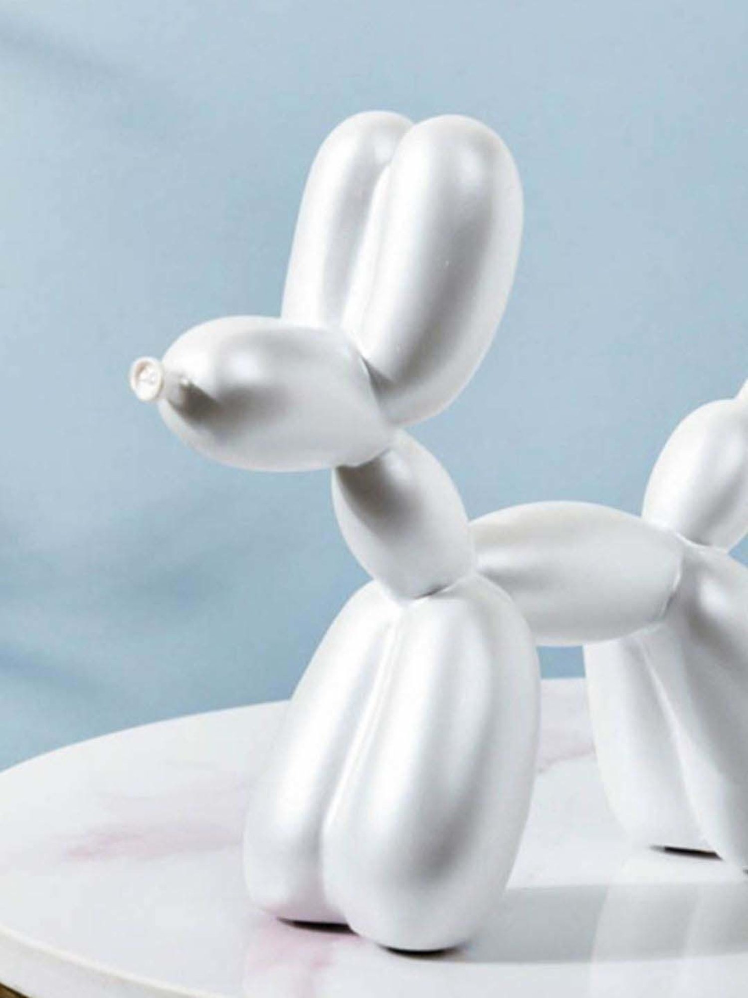 Nestasia Artisanal Resin Made Shining White Twisted Balloon Art Dog Sculpture For Home Decoration