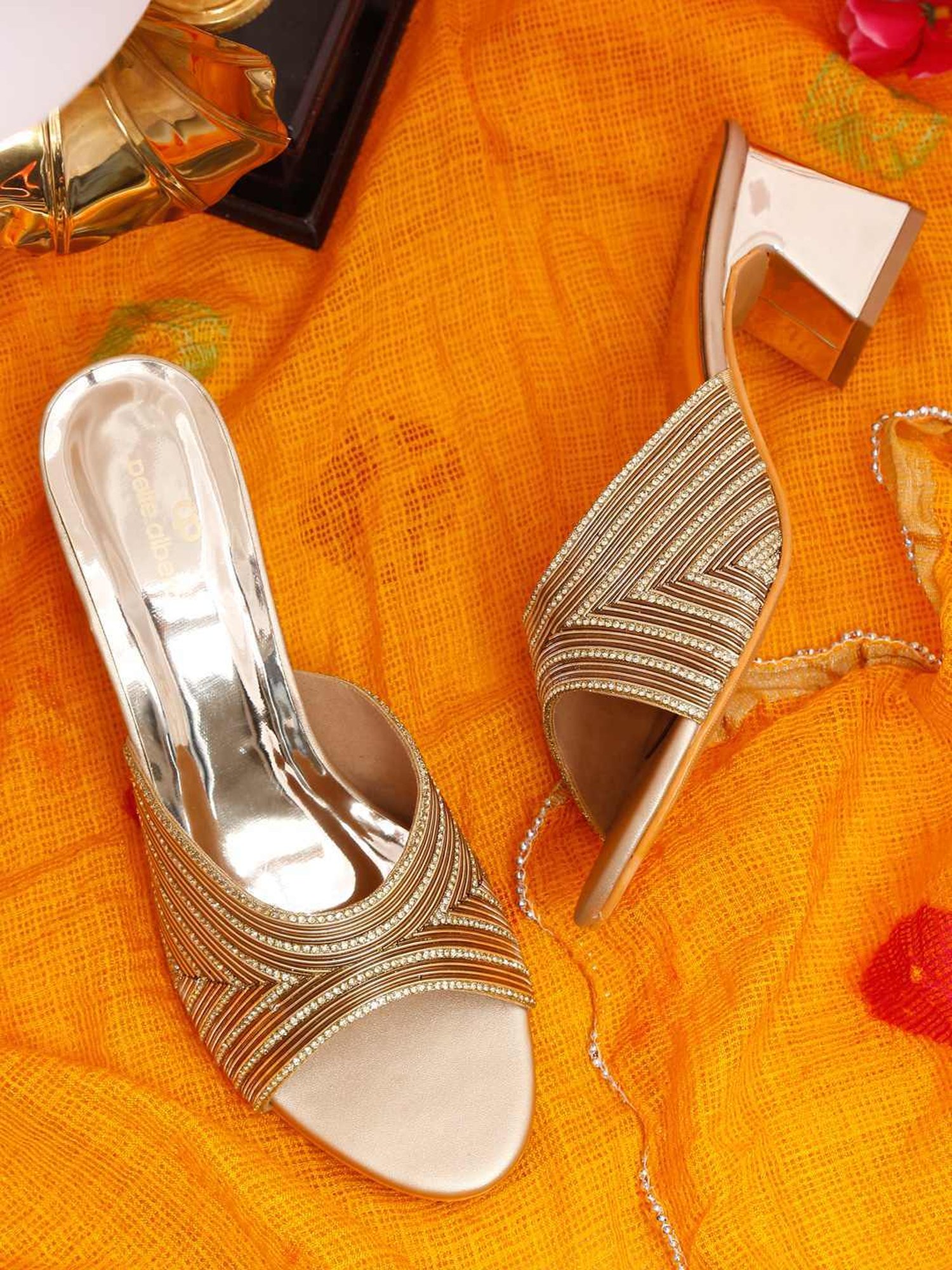 Pelle Albero Women's Gold Ethnic Sandals