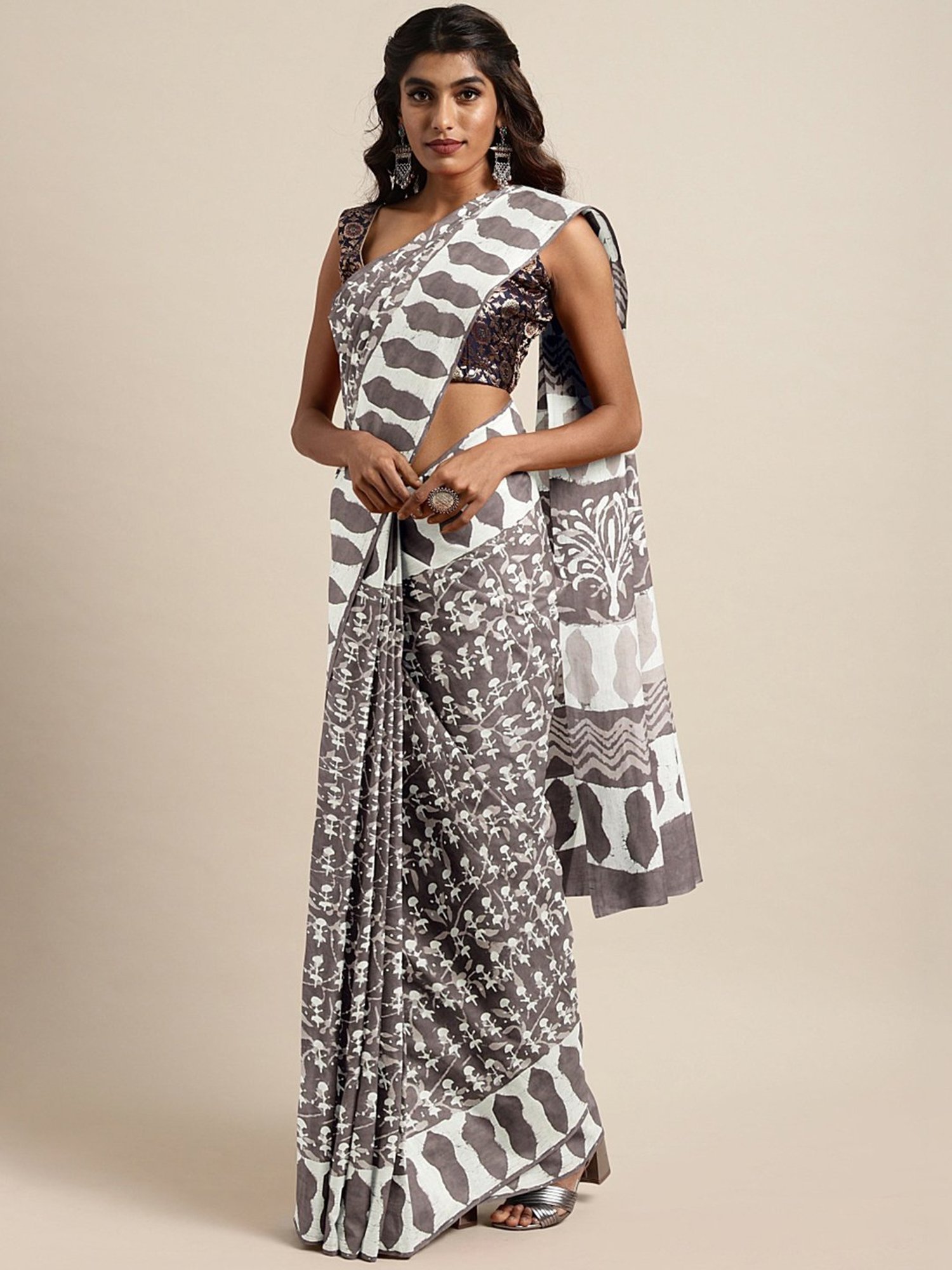 Kalakari India White & Grey Cotton Printed Saree With Unstitched Blouse