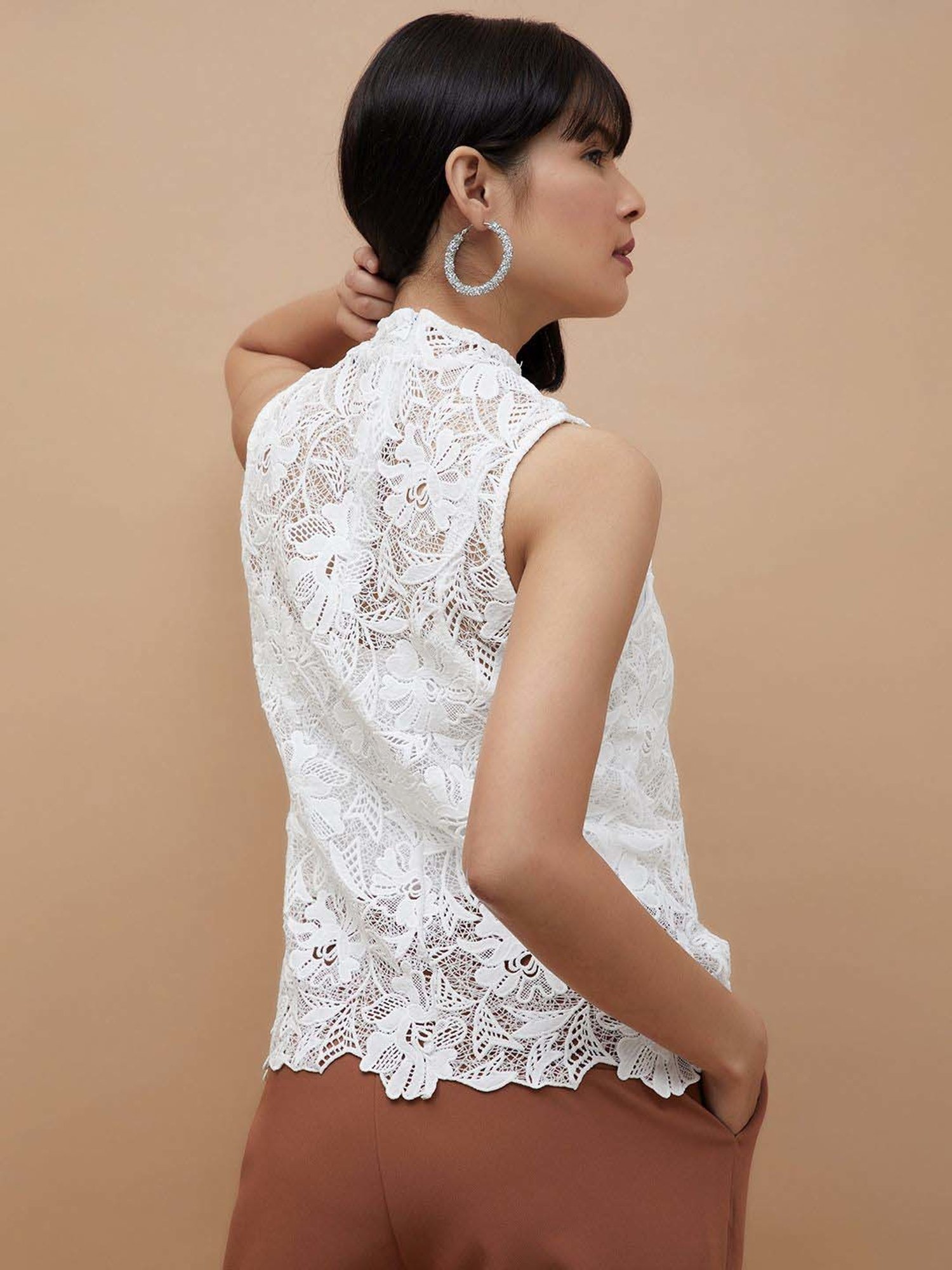 Code by Lifestyle White Self Pattern Top