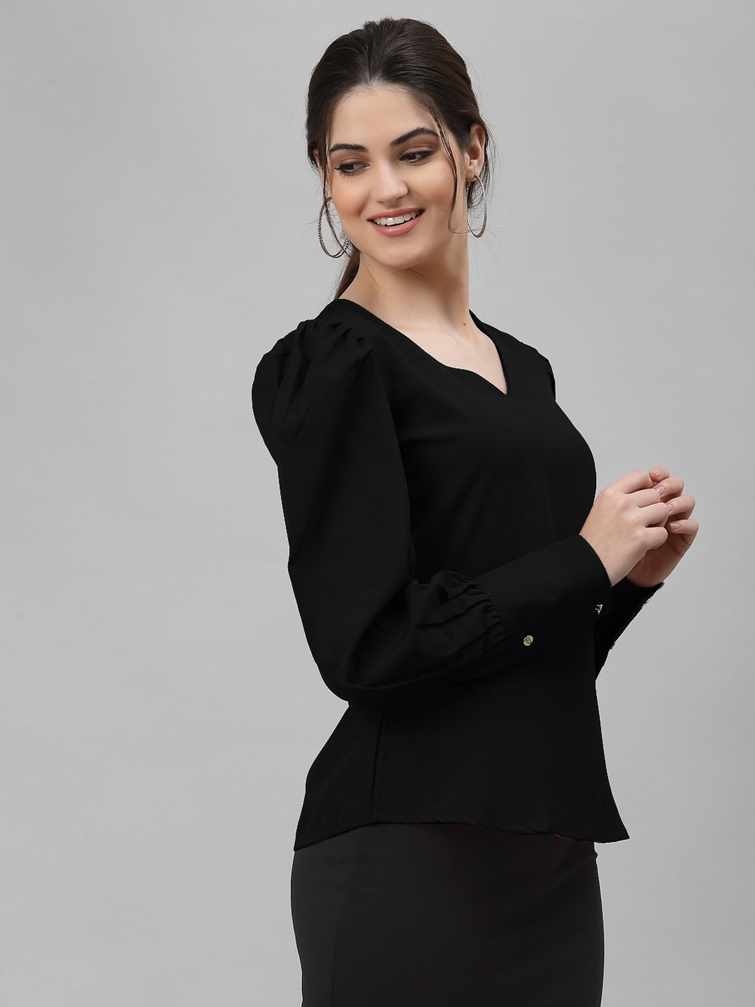 NEUDIS Black V Neck Top