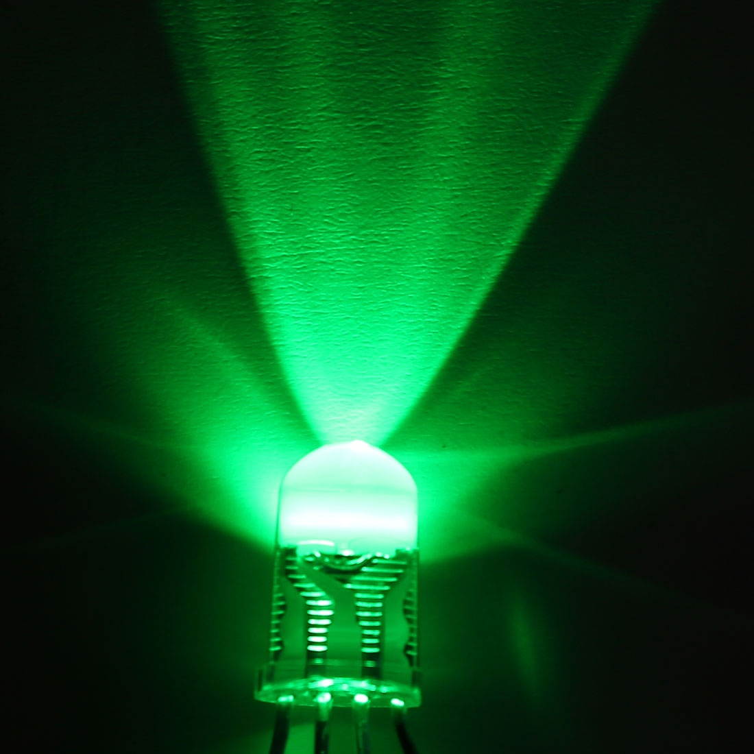 200Pcs White 5mm Round Emitting Diode LED Light Lamp 3.0-3.2V