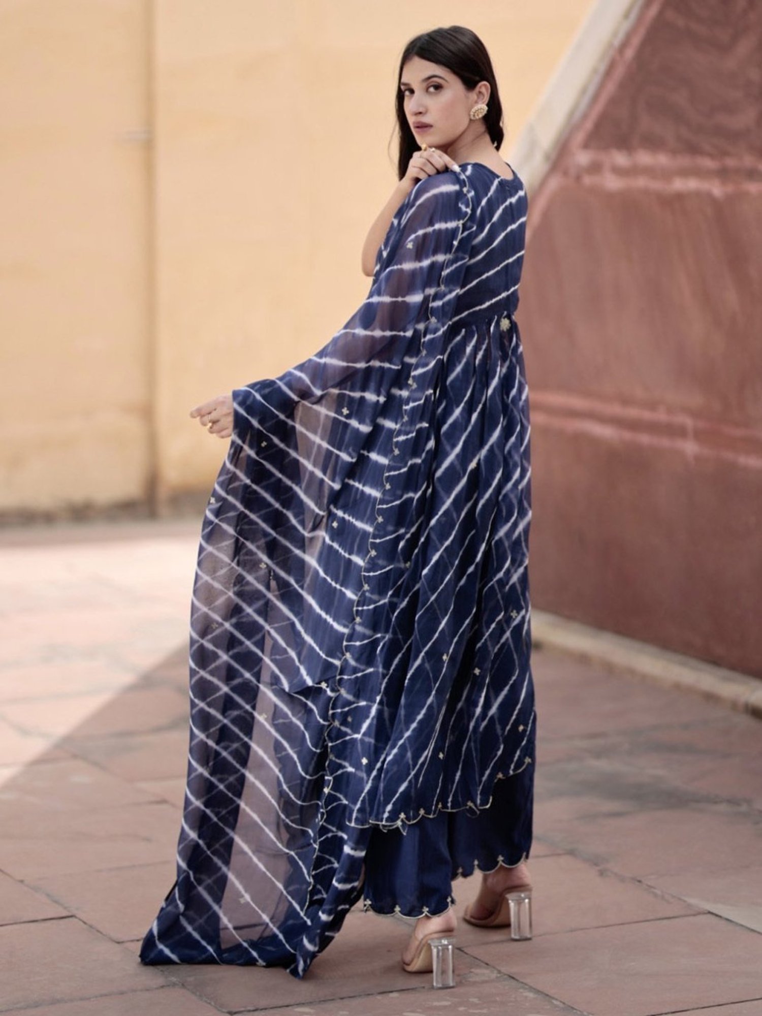 Asrumo Neela Lehariya Straight Set