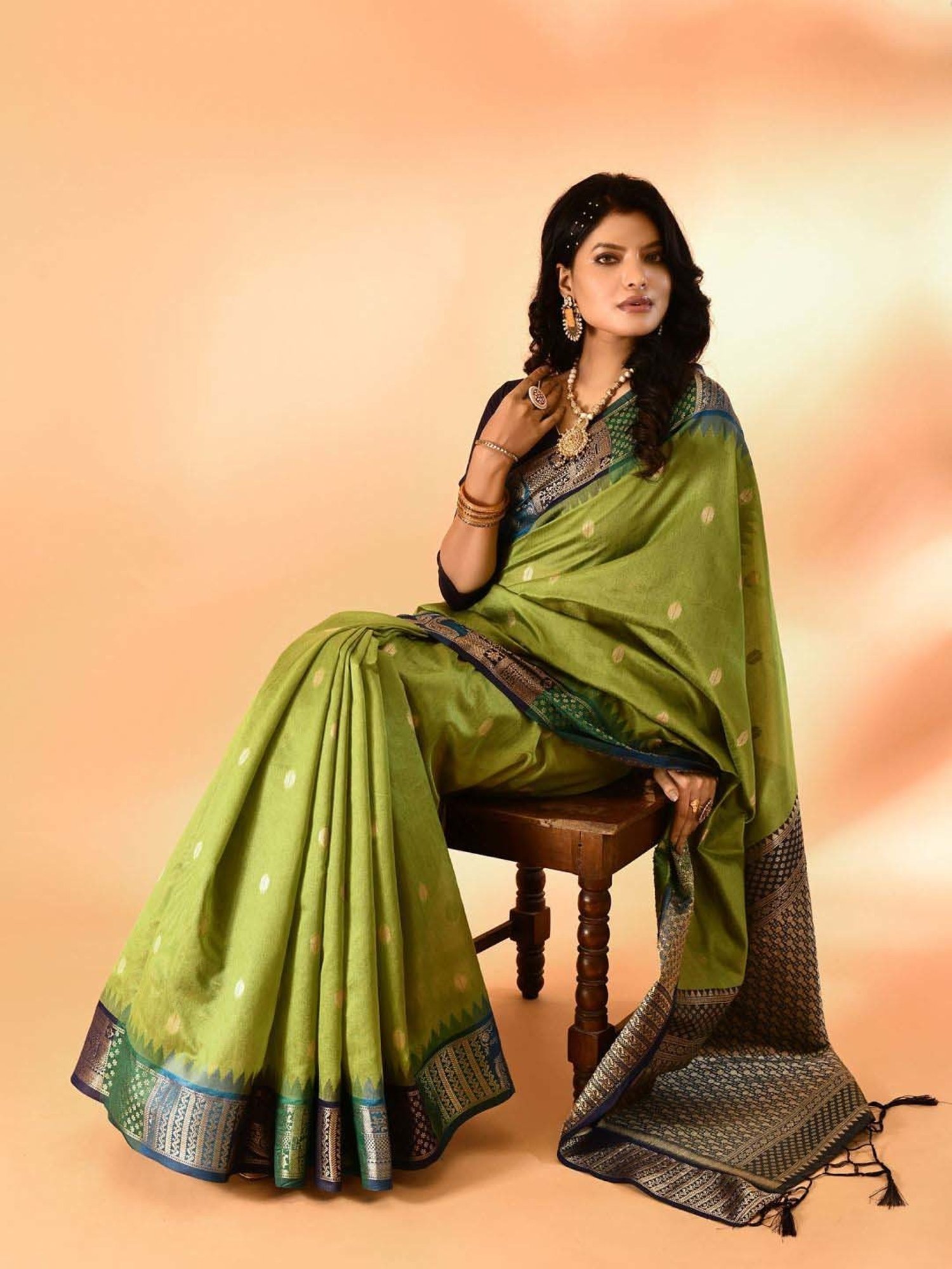 Elora Green Woven Saree With Unstitched Blouse