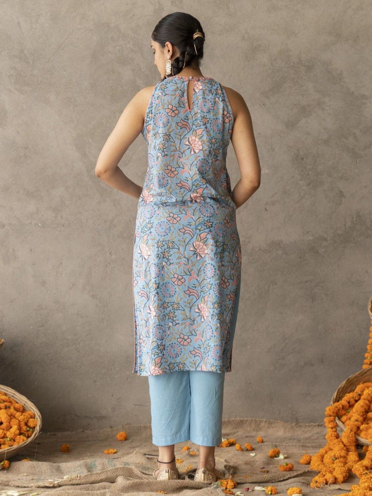 Akiso Reet Blue Block Printed And Embroidery Detailed Straight Fit Sleevless Suit Set With Dupatta