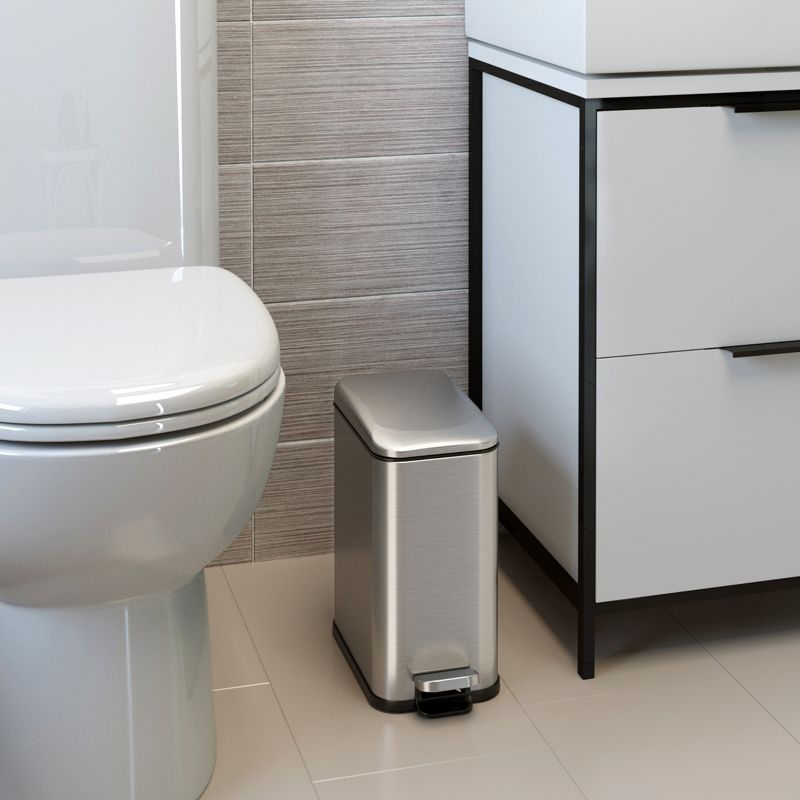 Rubbermaid 8 Quart Traditional Square Top Bedroom, Bathroom, and Office Wastebasket Trash Can, White (2 Pack)