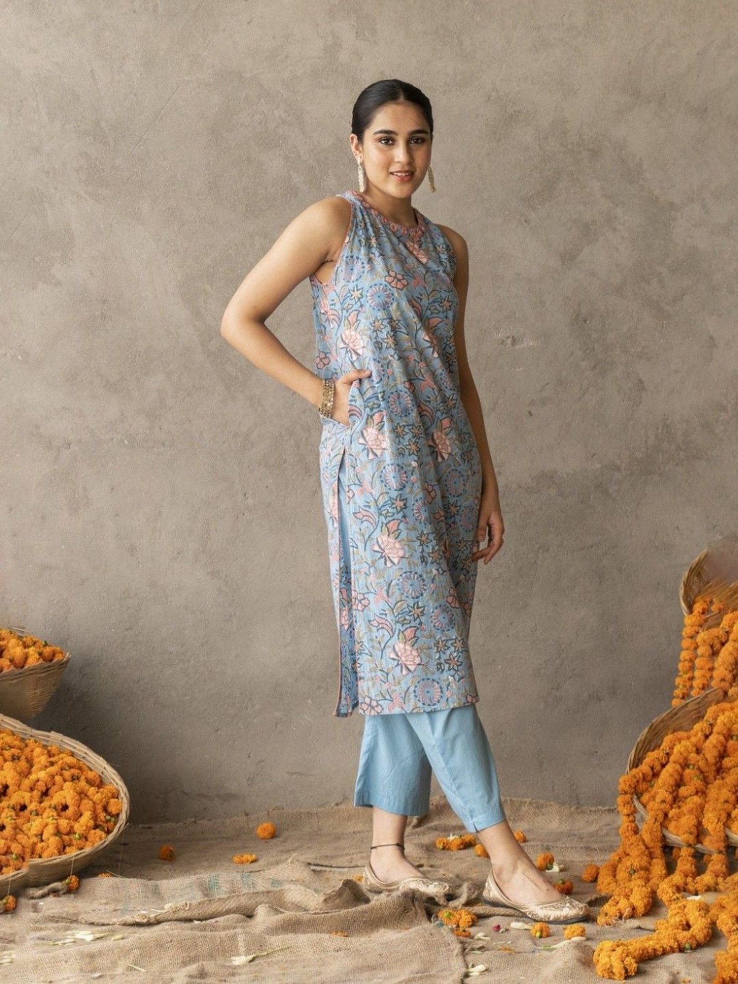 Akiso Reet Blue Block Printed And Embroidery Detailed Straight Fit Sleevless Kurta With Pants Set