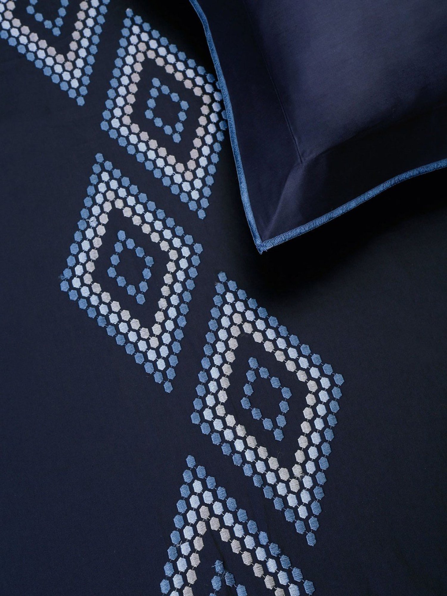 DDECOR Live beautiful Geometric Midnight Blue 180 TC Cotton King Bed Sheet with 2 Pillow Covers