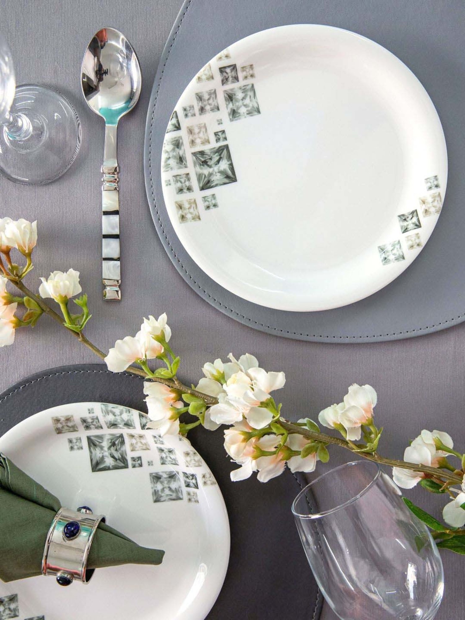 Servewell World Of Solitaire Melamine 19 cm Side Plate - Set of 6