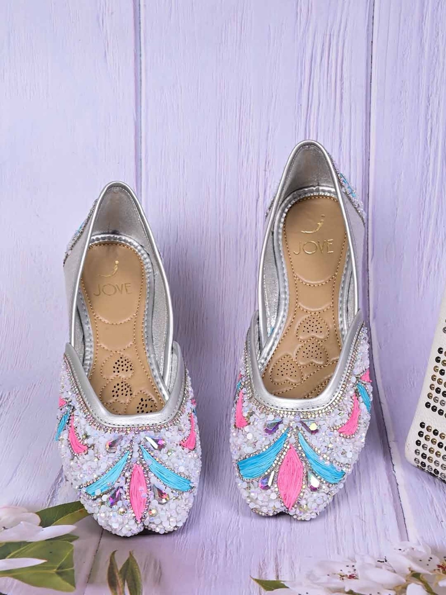 Jove Women's Silver Ethnic Juttis