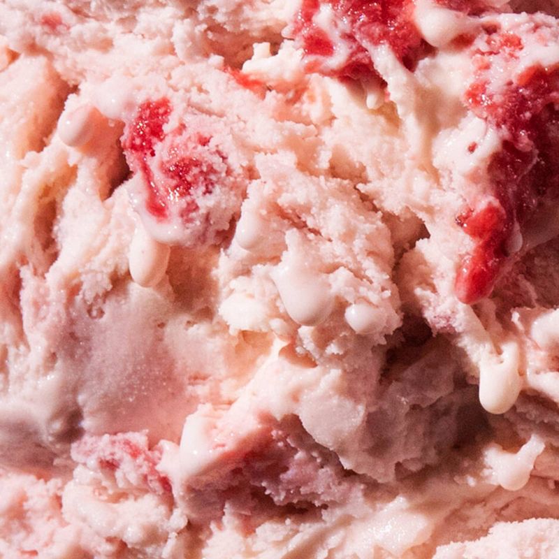 Tillamook Oregon Strawberry Ice Cream - 48oz