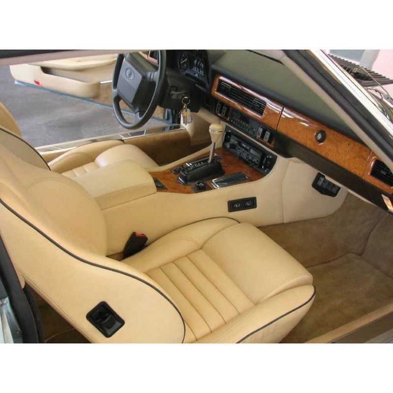 Dry Shine Leather Cleaner and Conditioner 2pk + 2 Premium Microfiber Towels