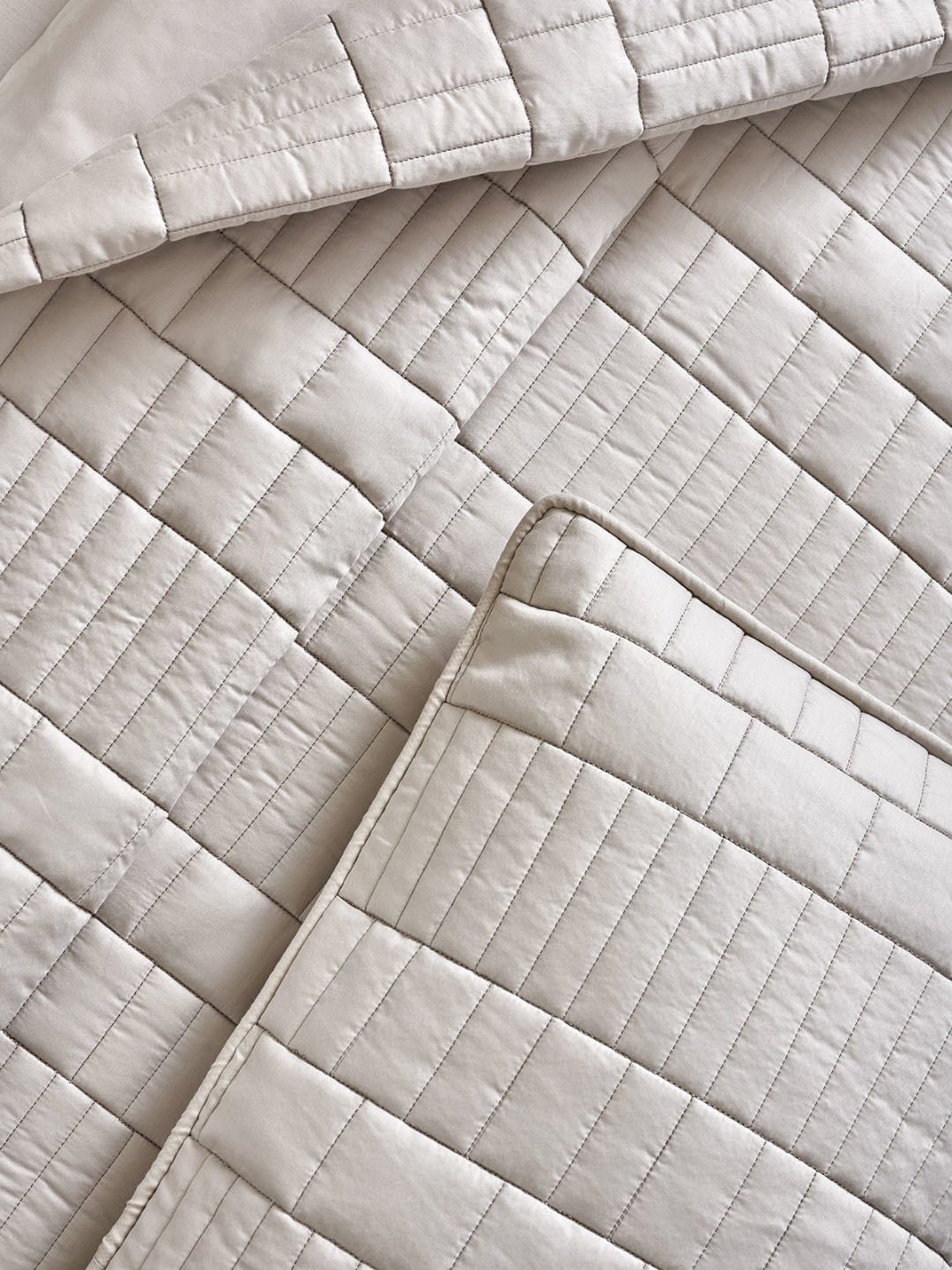 DDECOR Live beautiful Geometric Castle Dove 210 TC Cotton Comforters - Set of 3