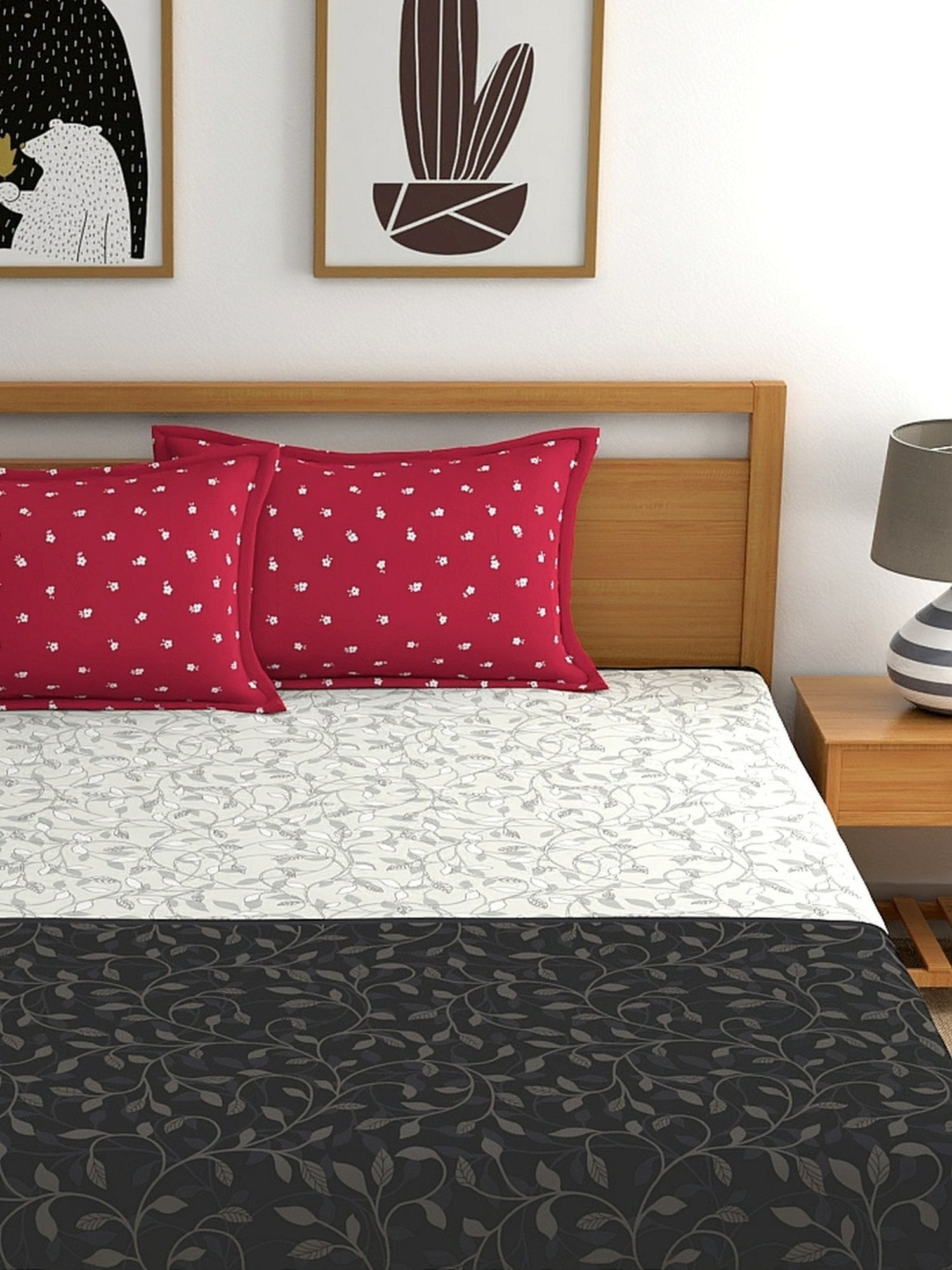 My Room Floral Black & White 140 TC Cotton Queen Bed Sheet with 2 Pillow Covers