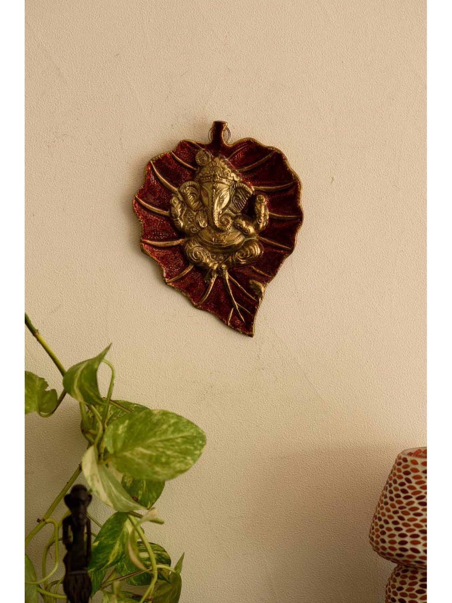 eCraftIndia Lord Ganesha on Red Leaf