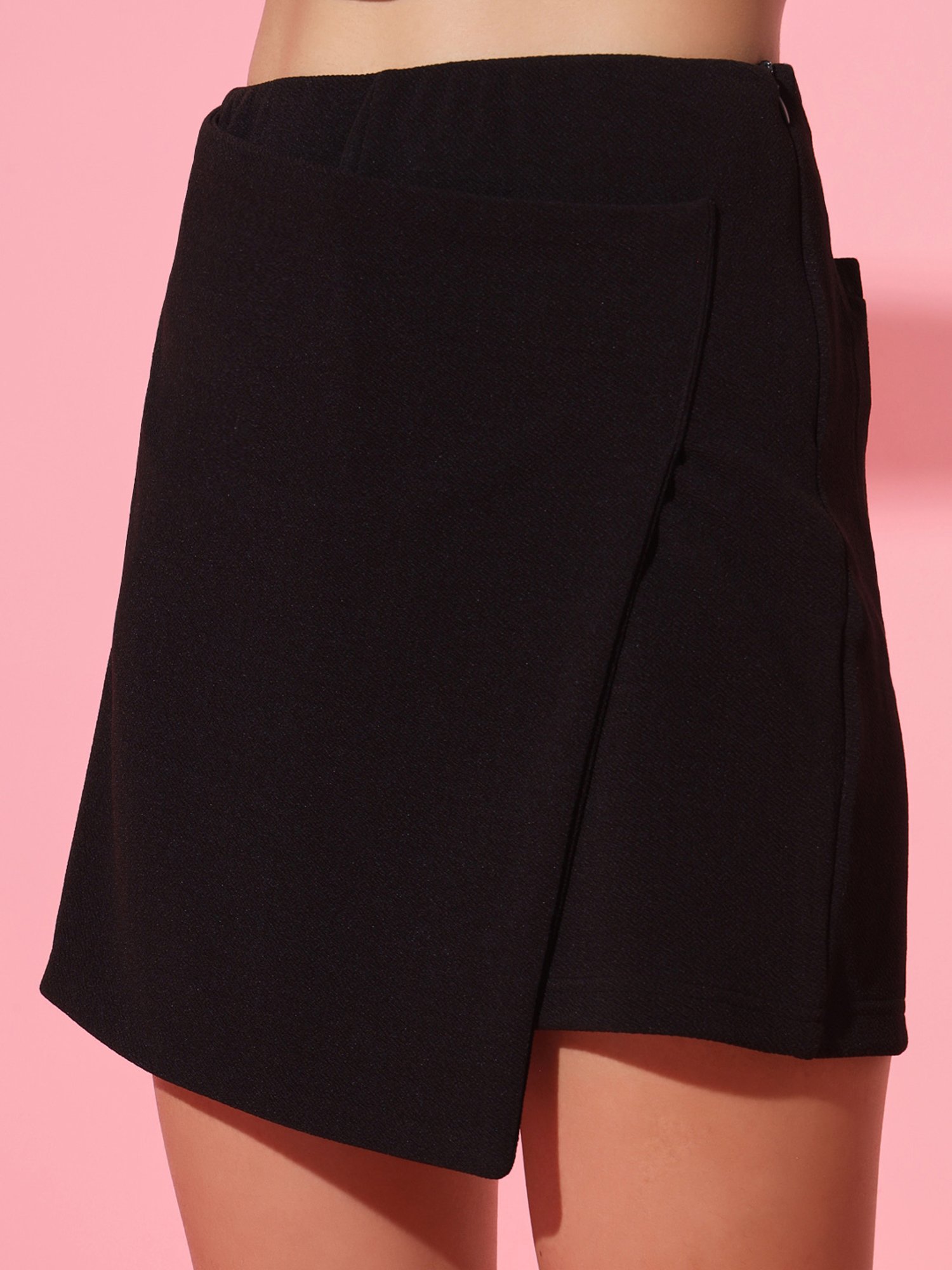 Trend Arrest Black Solid Skorts
