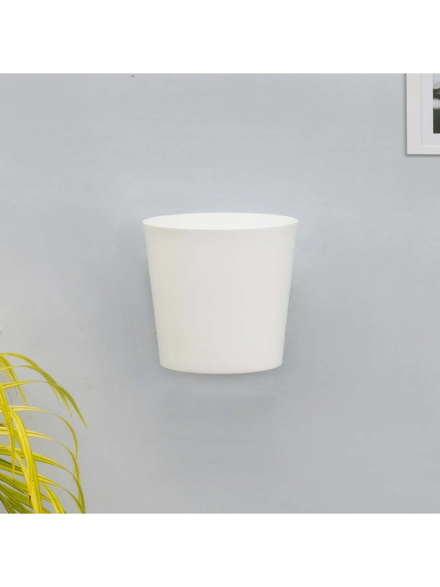 Kapoor E Illuminations Influx White Metal Wall Light - Set of 1