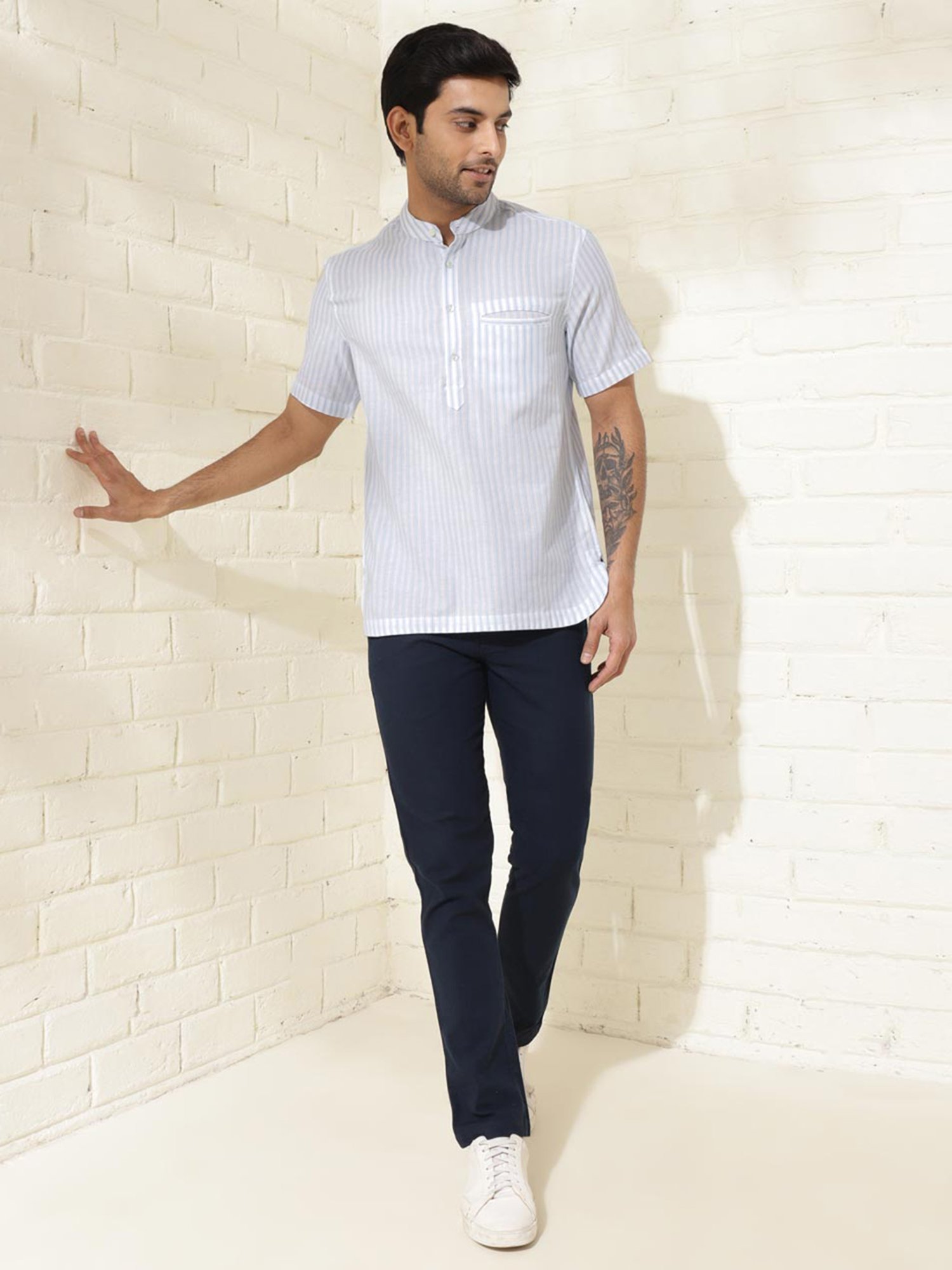 Fabindia White & Blue Slim Fit Self Design Short Kurta