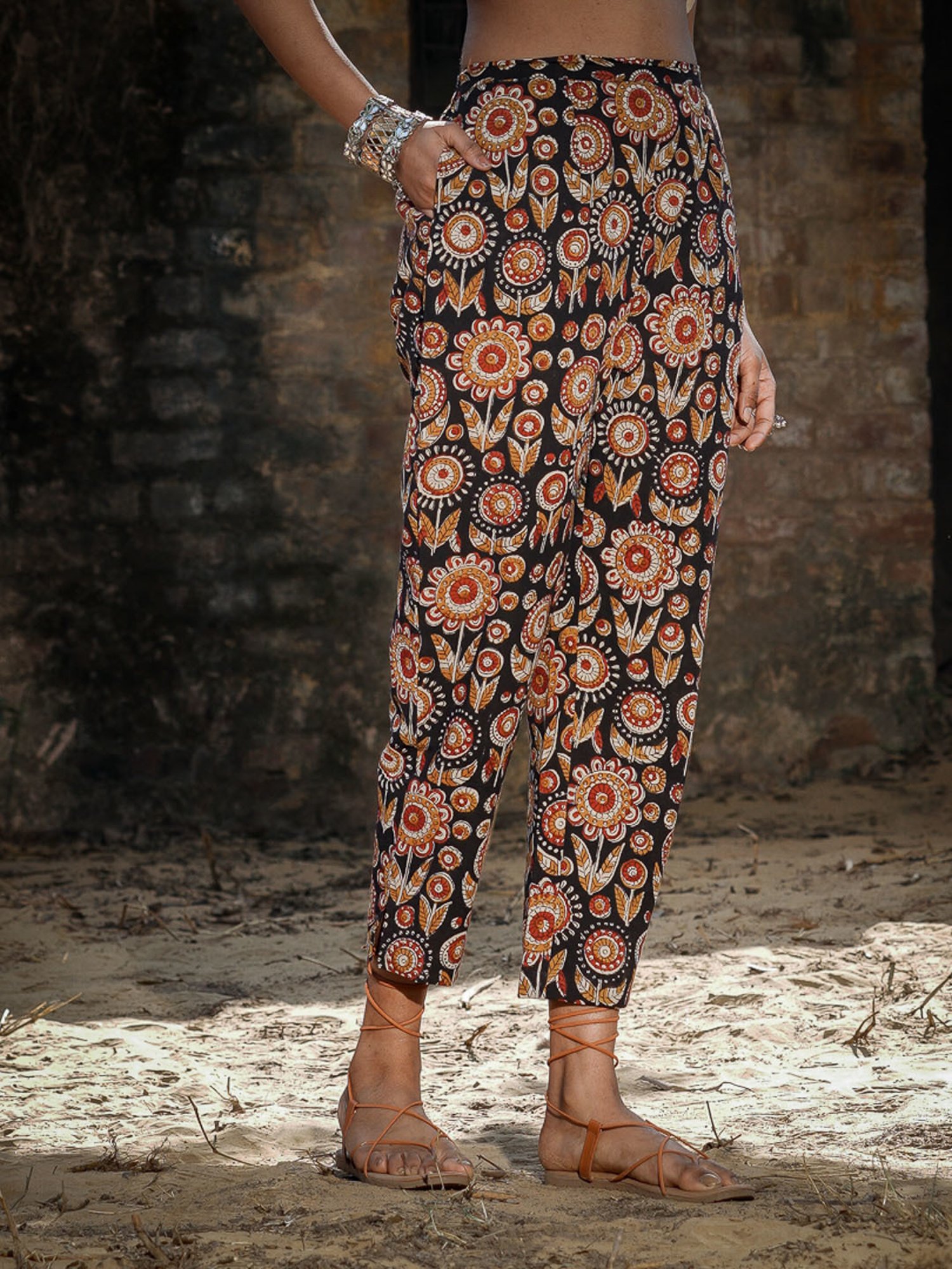 Akiso Black Block Printed Straight Kurta On Yoke And Straight Pants Set ( Set Of 2 )