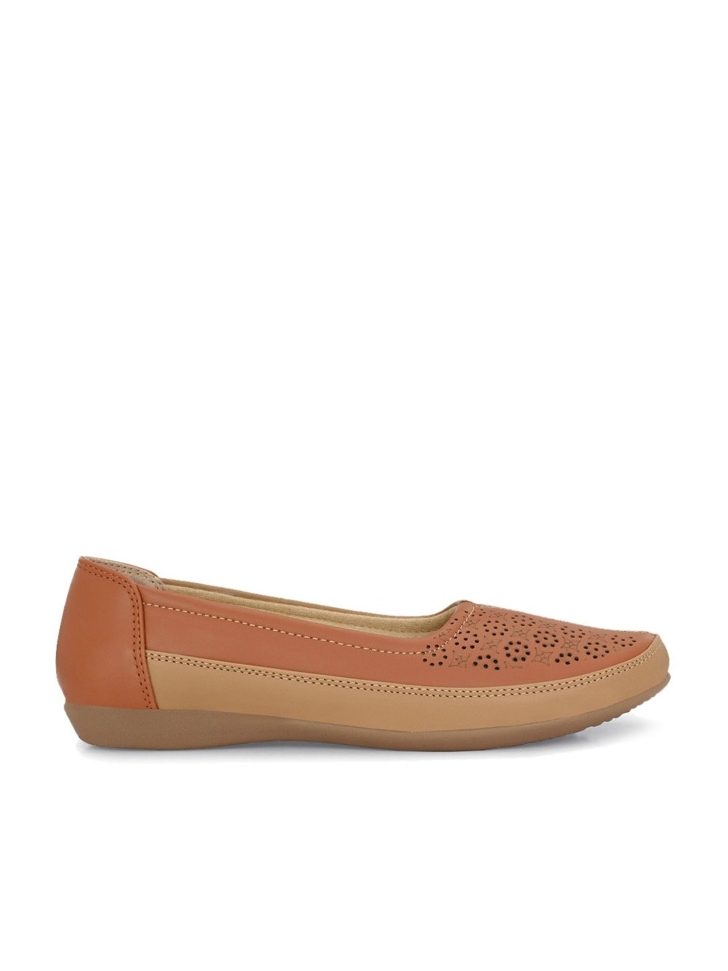 Clog London Women's Tan Flat Ballets