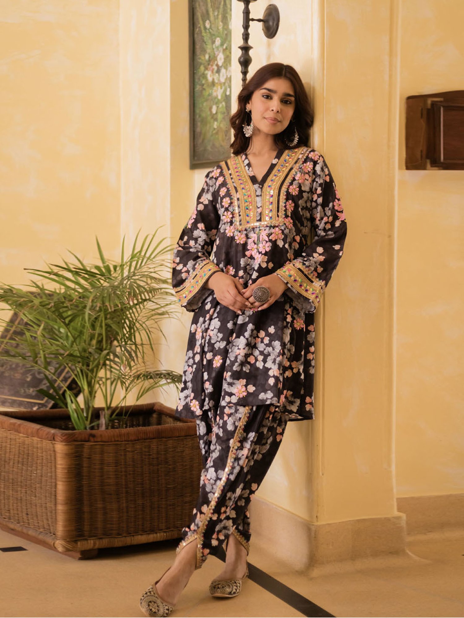 House of Kari Saba Chikankari Kurta Set in Muslin Silk - Black