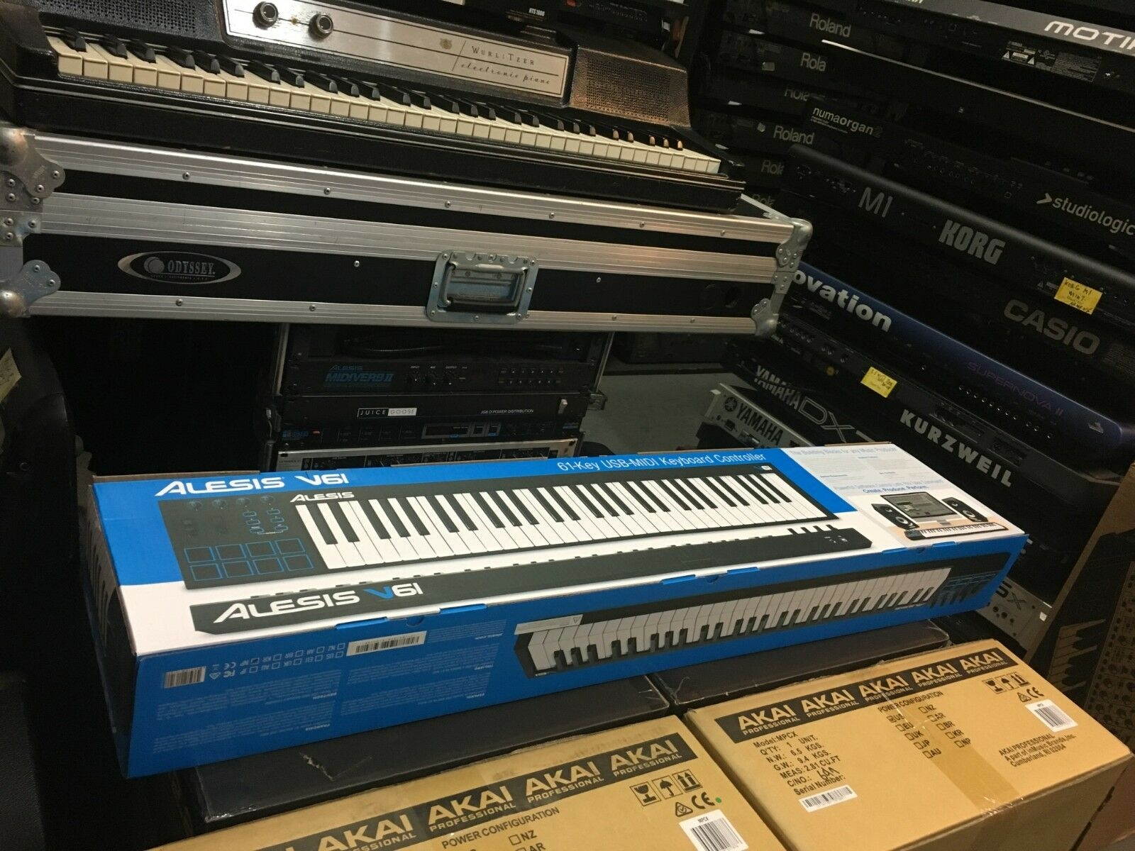 Alesis V61 ,61-Key Professional USB MIDI Pad/Keyboard Controller //ARMENS//