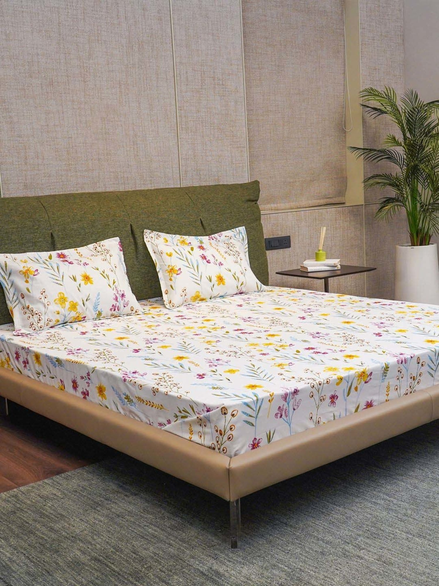 Urban Space White & Yellow Cotton 200 TC Single Bedsheet with 1 Pillow Cover