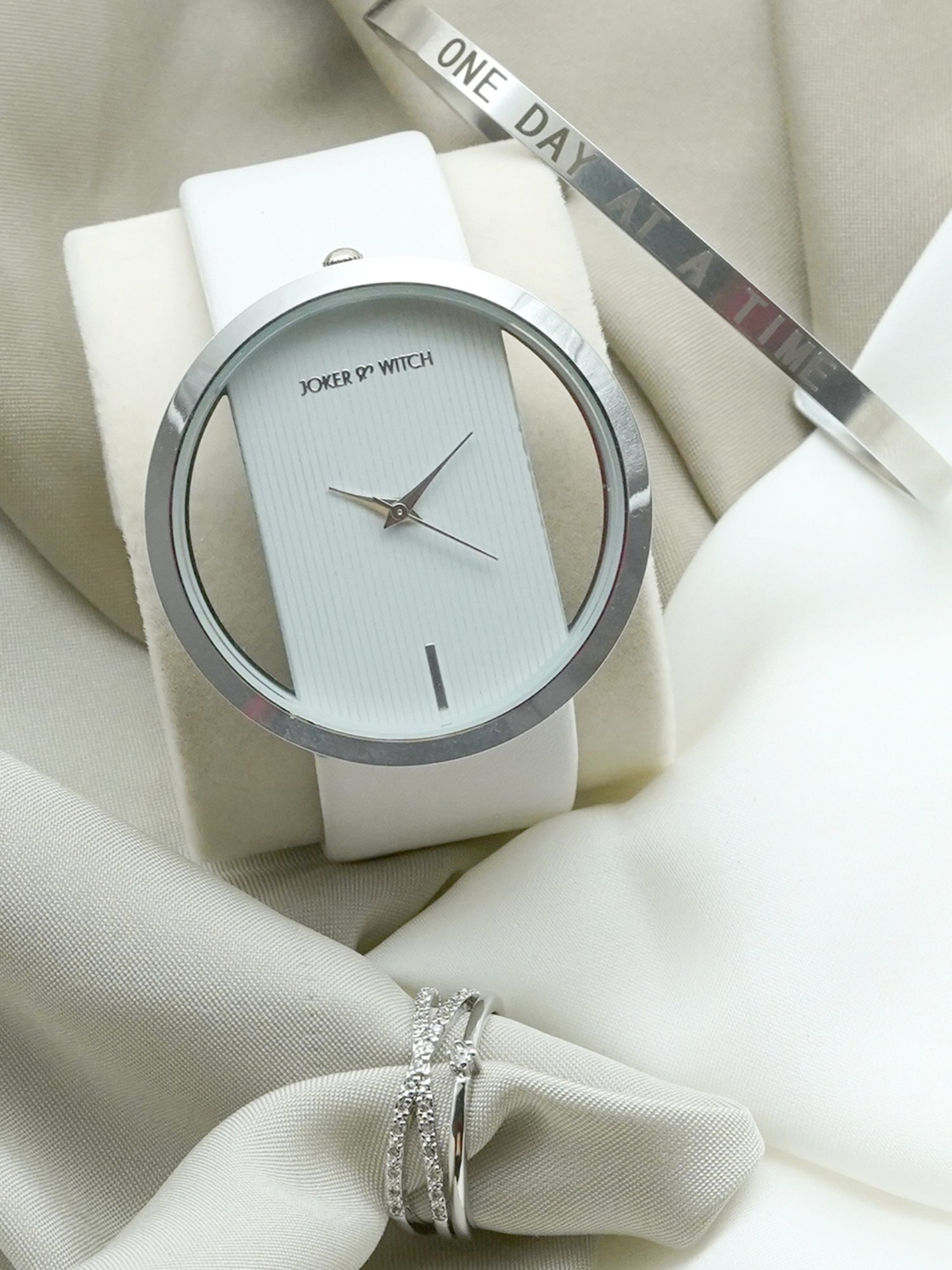 Joker & WItch JWLT226 Analog Watch for Women With Ring, Bracelet