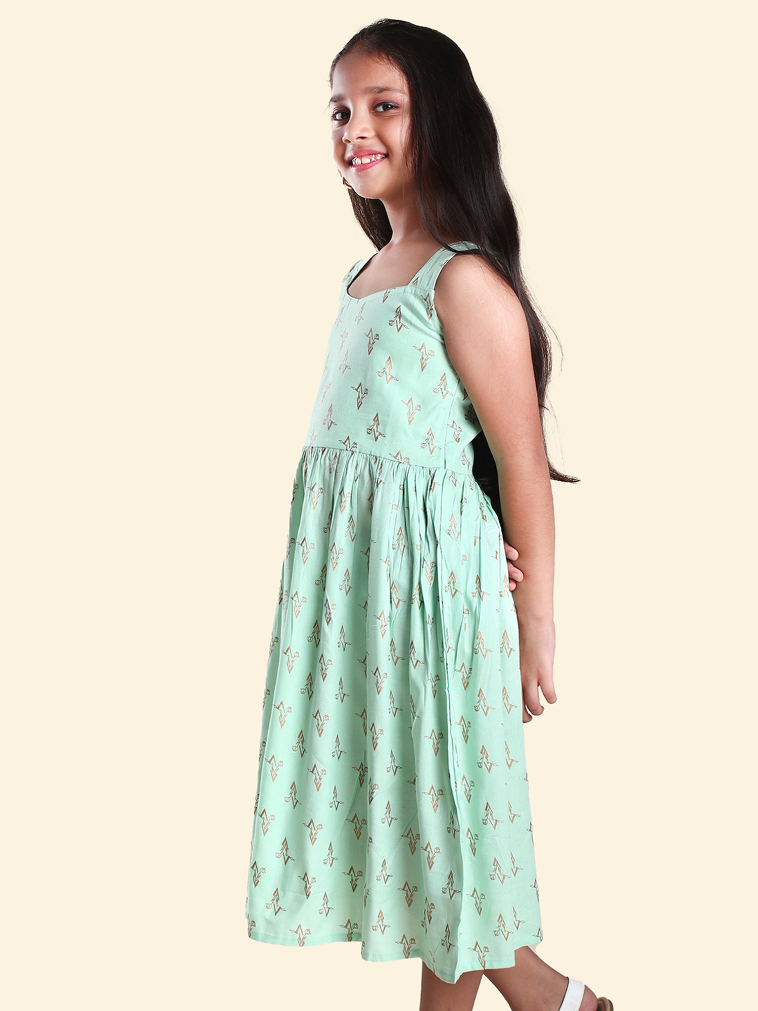 Kiddopanti Girls Green Printed Dress