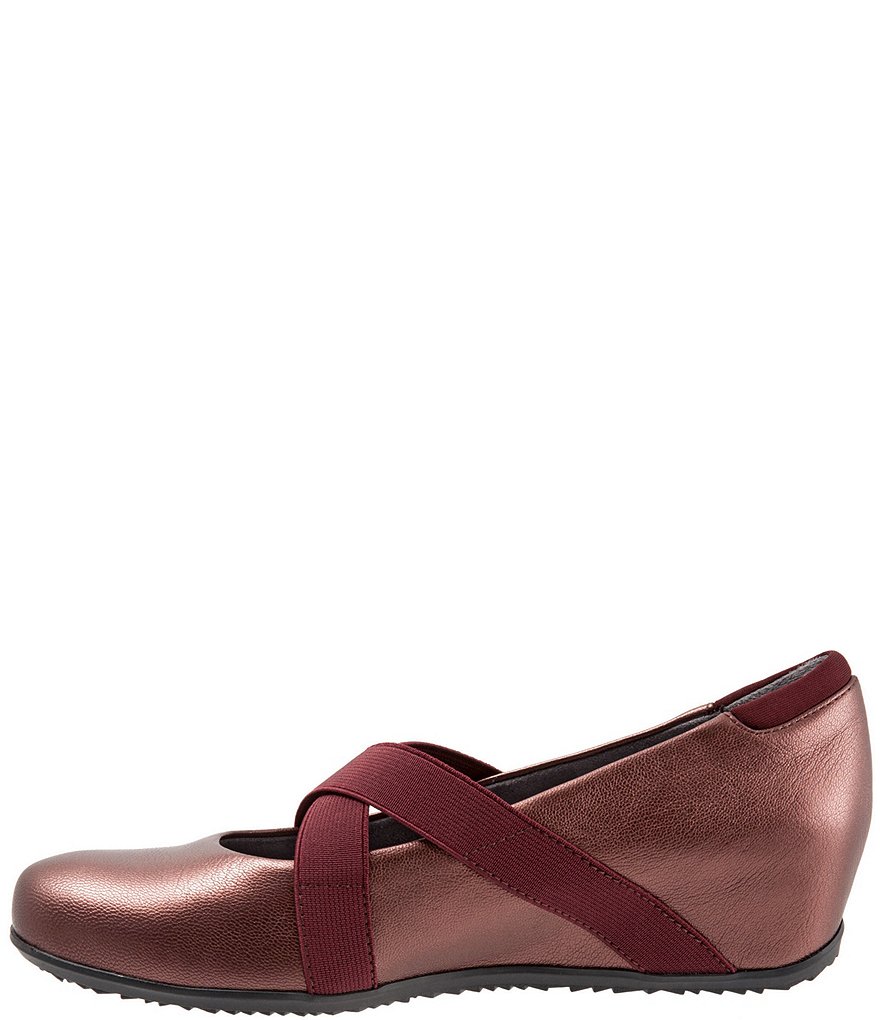 SoftWalk Waverly Leather Criss Cross Elastic Strap Slip-Ons