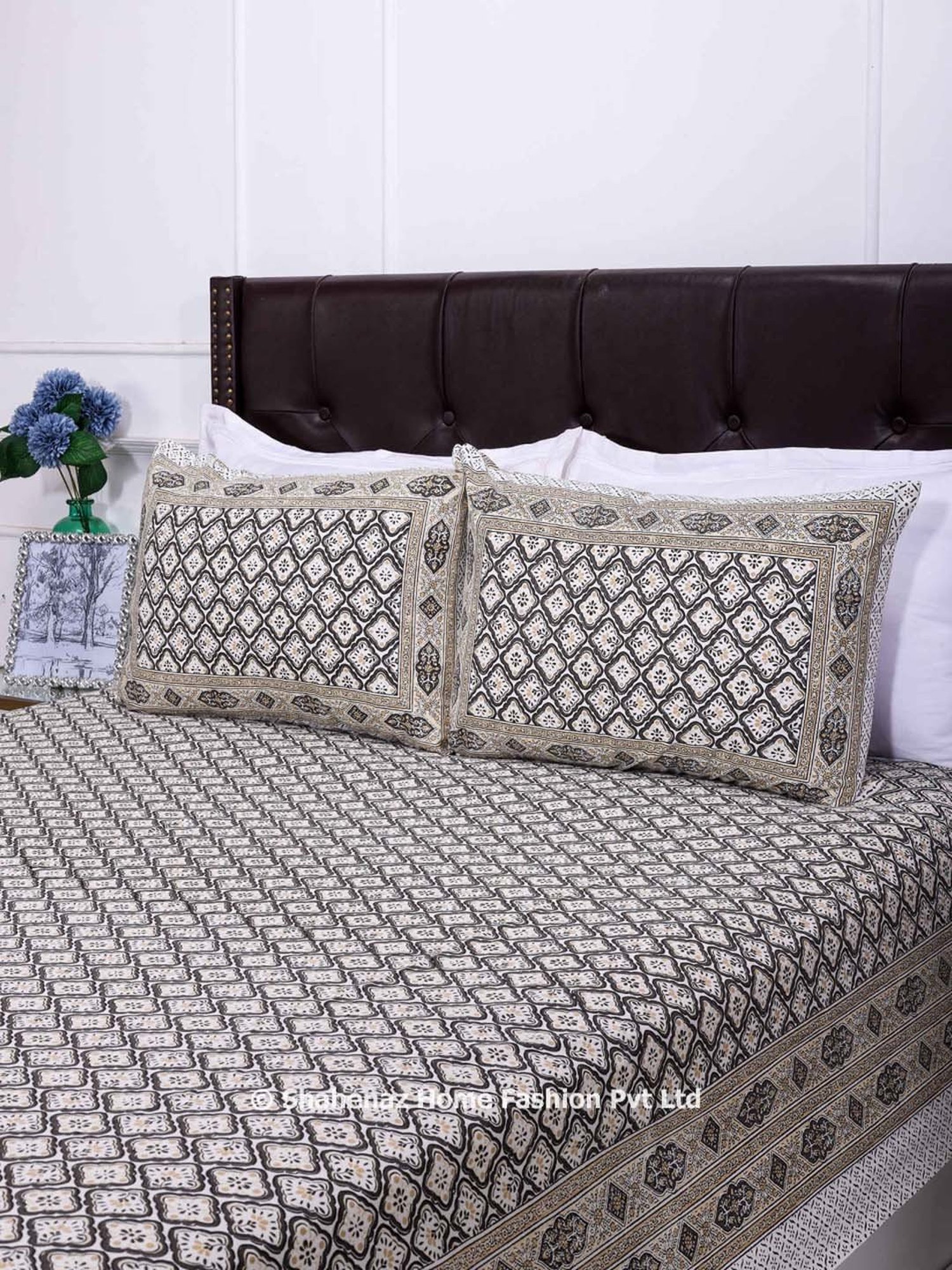 Shahenaz Grey 120 TC Cotton Alice Luxury Double Bedsheet with 2 Pillow Covers