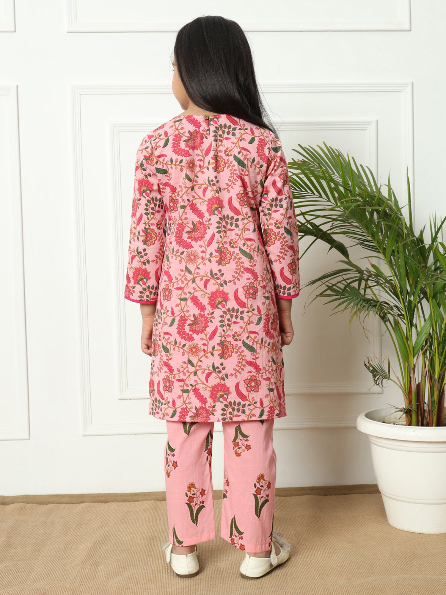 READIPRINT FASHIONS Kids Light Pink Floral Print Kurti with Pants