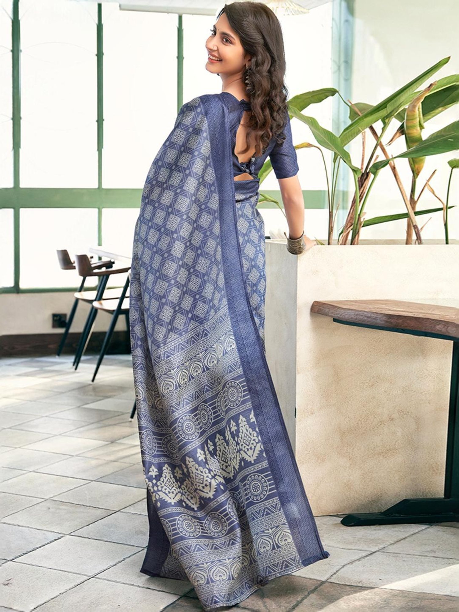 Satrani Grey Printed Saree With Unstitched Blouse