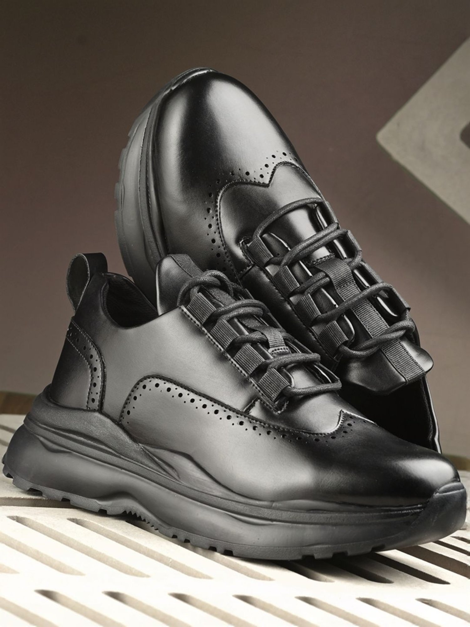 Hoversole Men's Gravity-2 Black Casual Sneakers