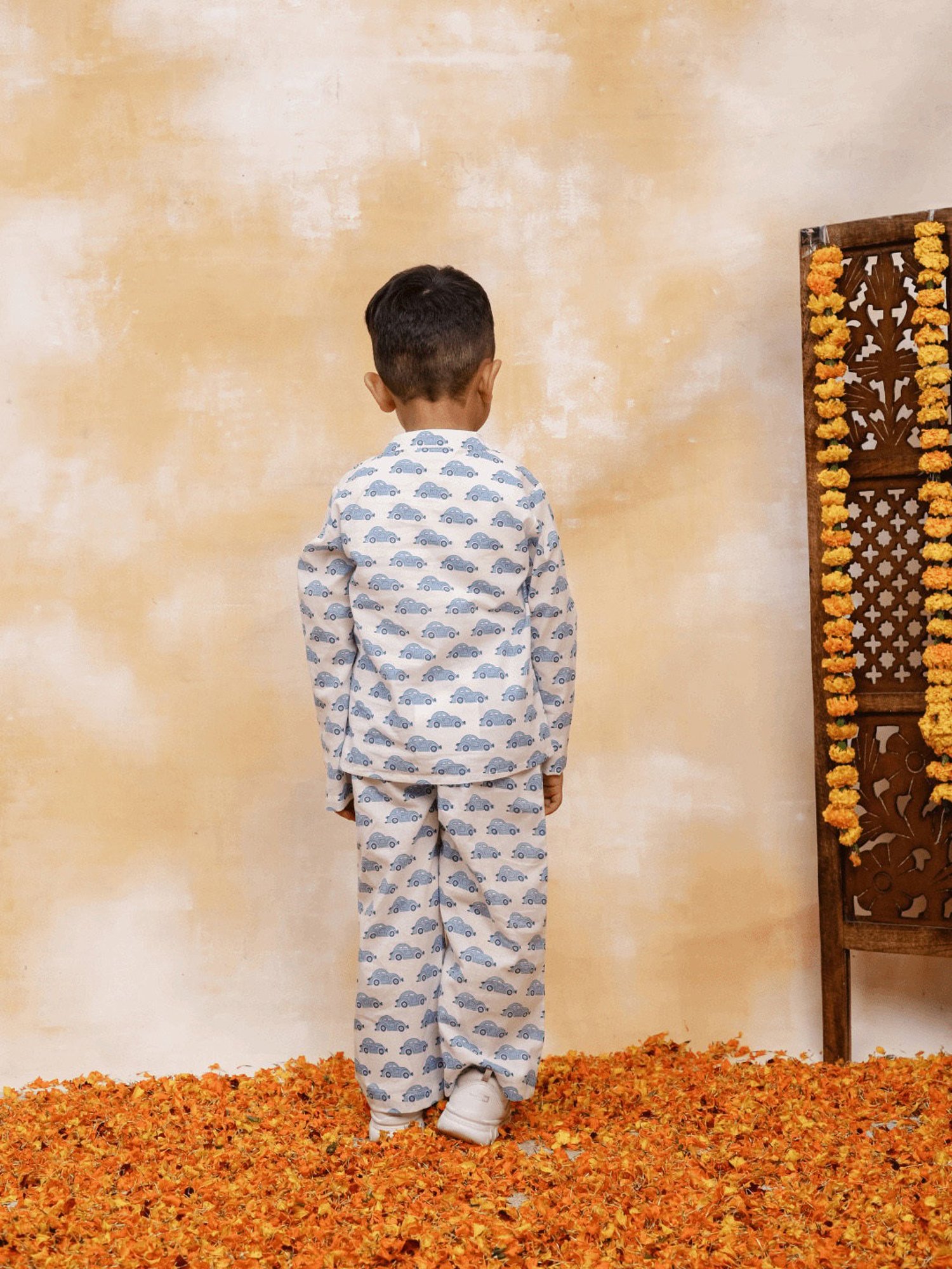 Budding Bees Boys Off White & Blue Printed Full Sleeves T-Shirt with Pants