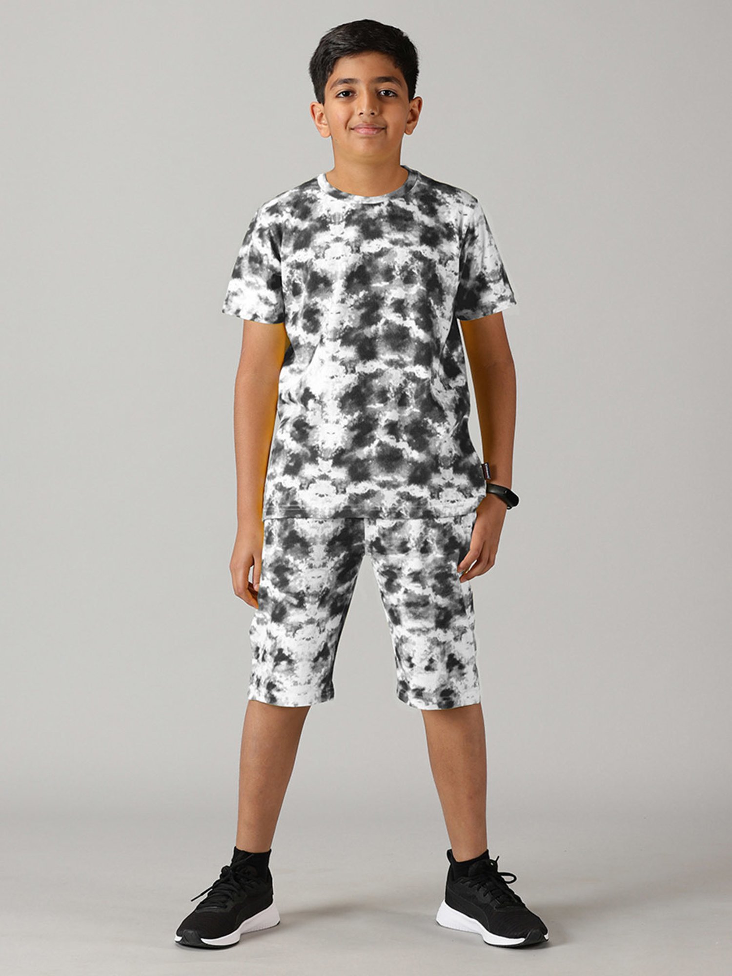 Kiddopanti Kids Black & White Printed T-Shirt