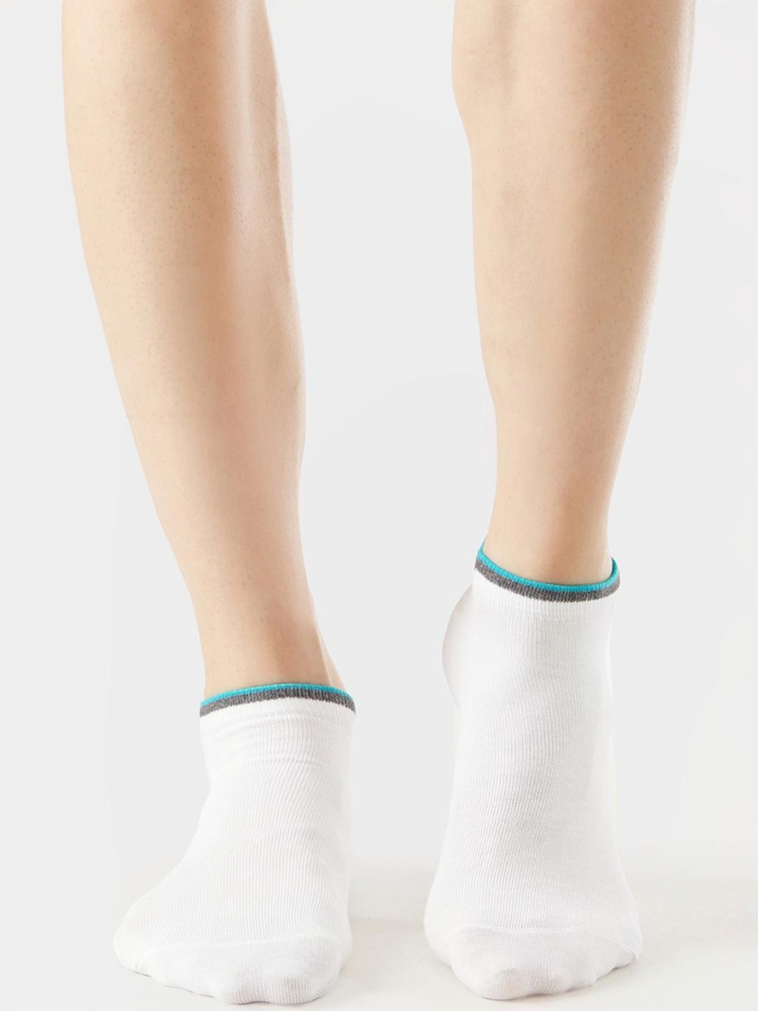 Jockey 7052 White Cotton Crew Length Socks with Stay Fresh Treatment - Pack of 2 (Pattern May Vary)