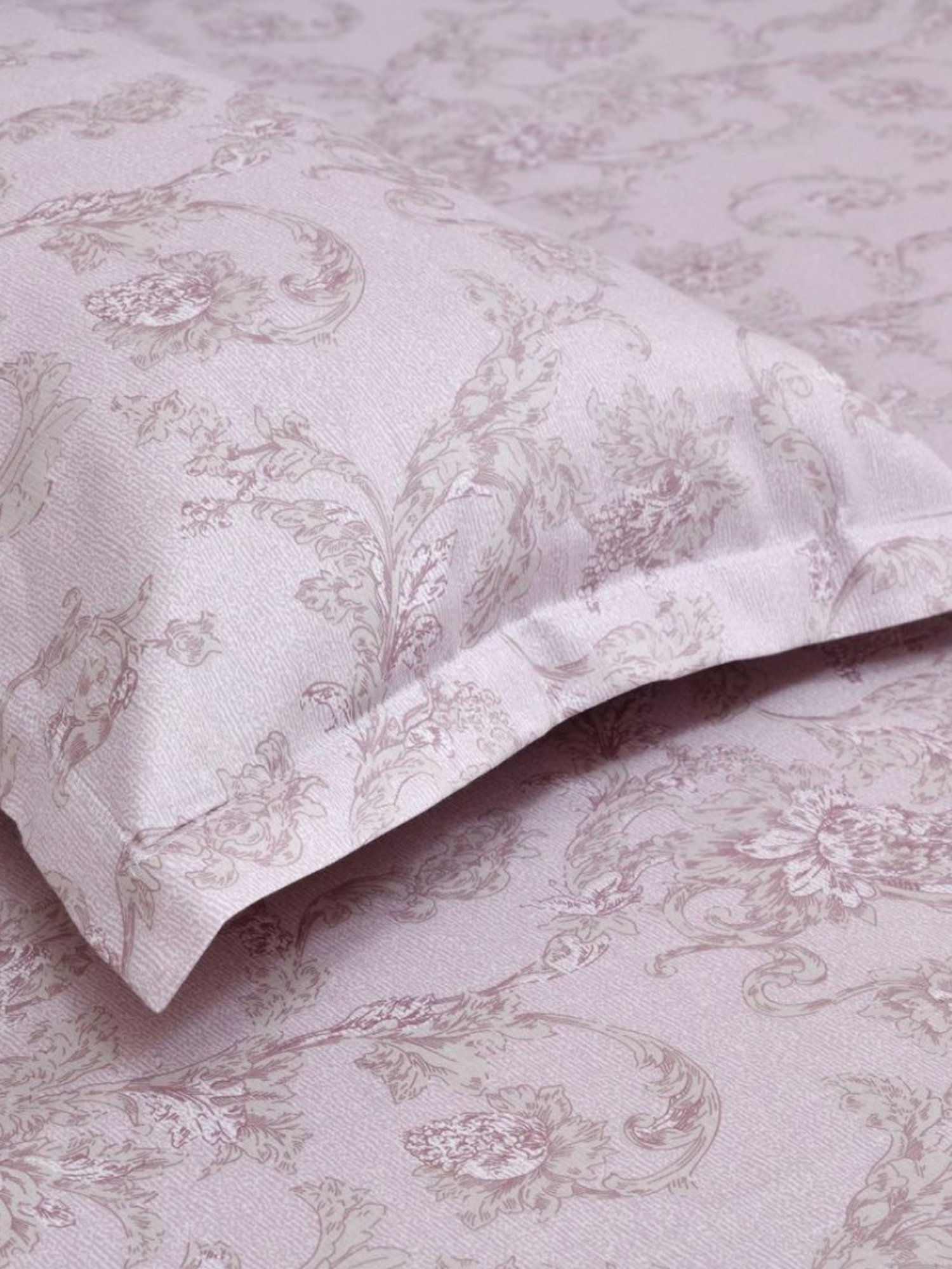 Haus & Kinder Printed Pink 300 TC Cotton King Bed Sheet with 2 Pillow Covers