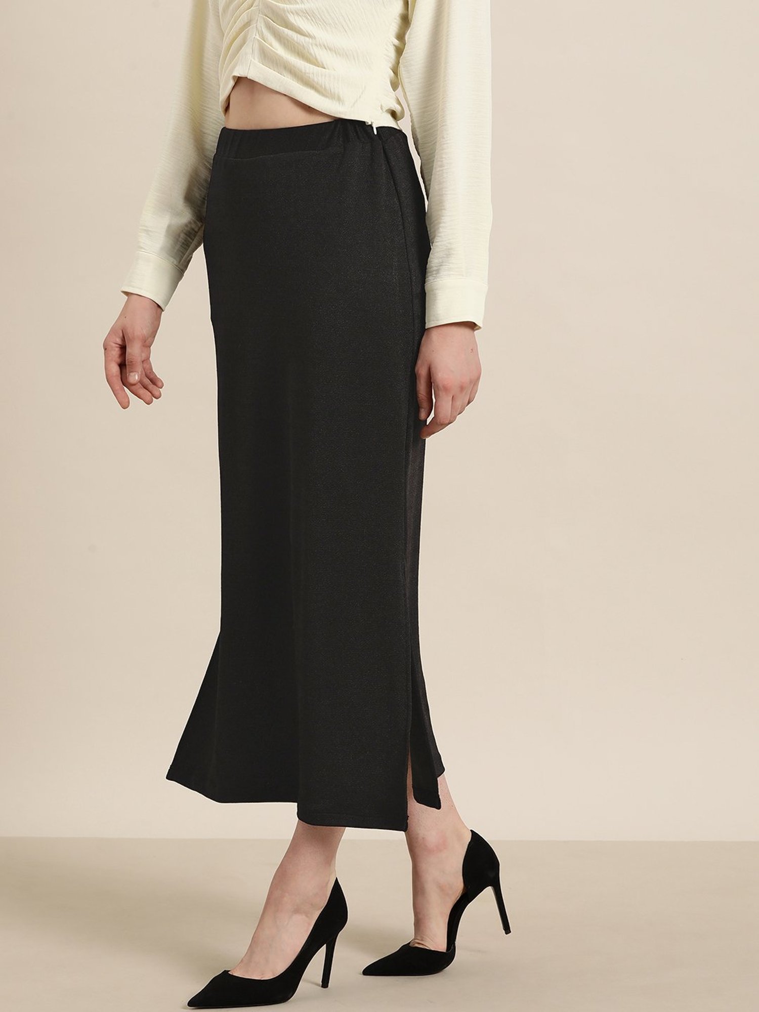 Qurvii Black A-Line Midi Skirt
