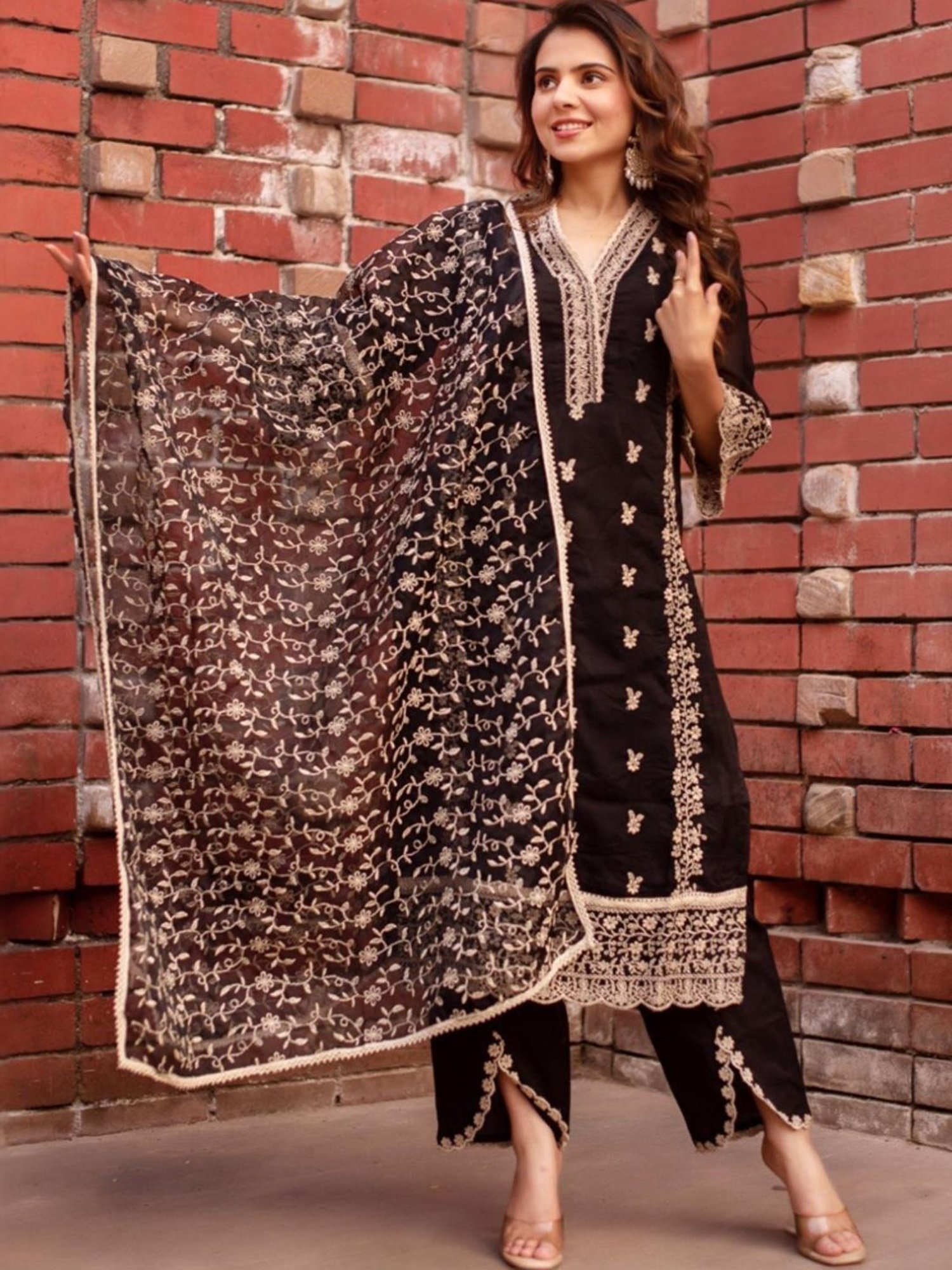 Calmna Black Georgette Embroided Kurta with Pant and Dupatta