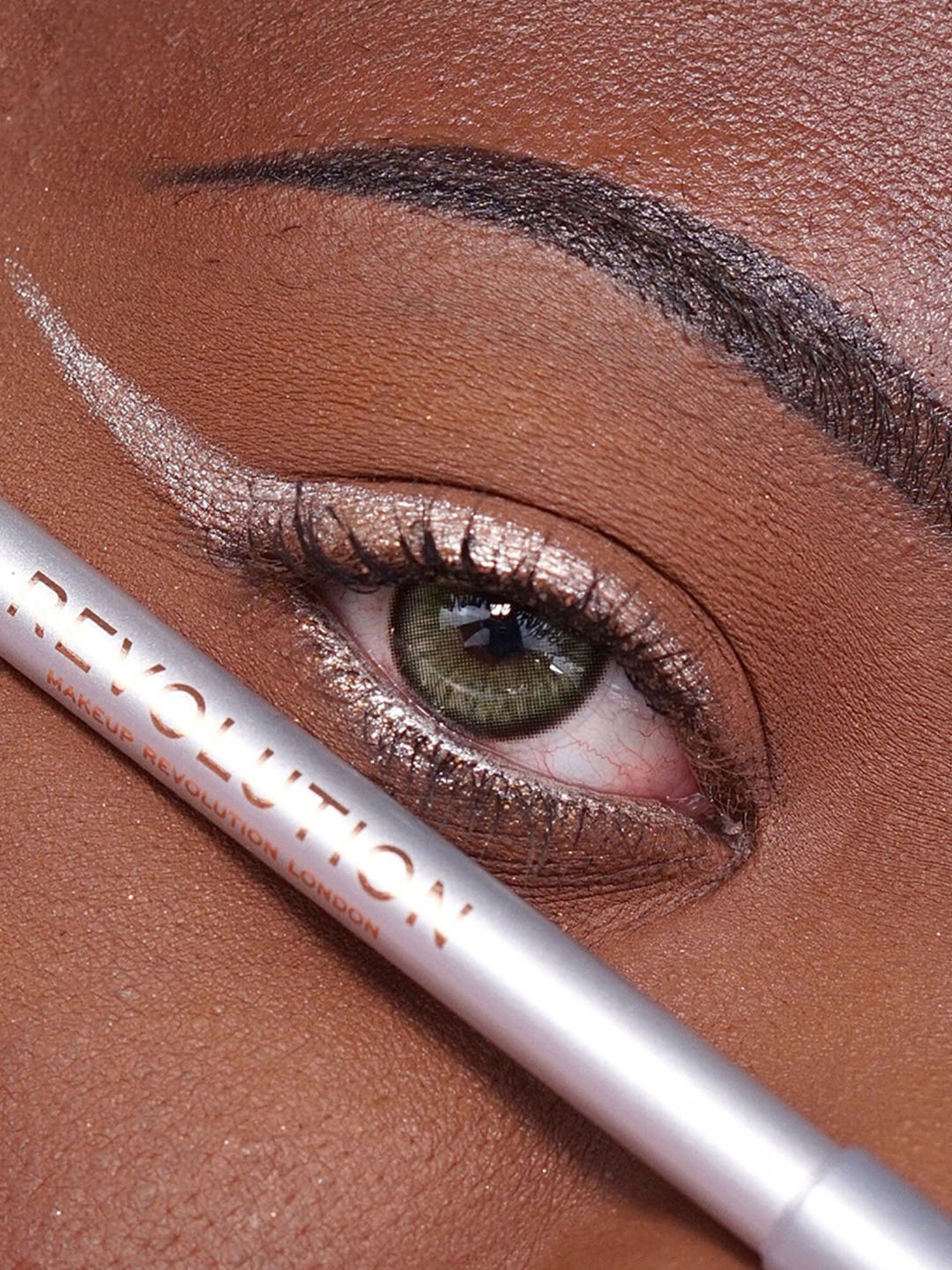 Makeup Revolution Streamline Waterline Eyeliner Pencil Silver - 1.3 gm