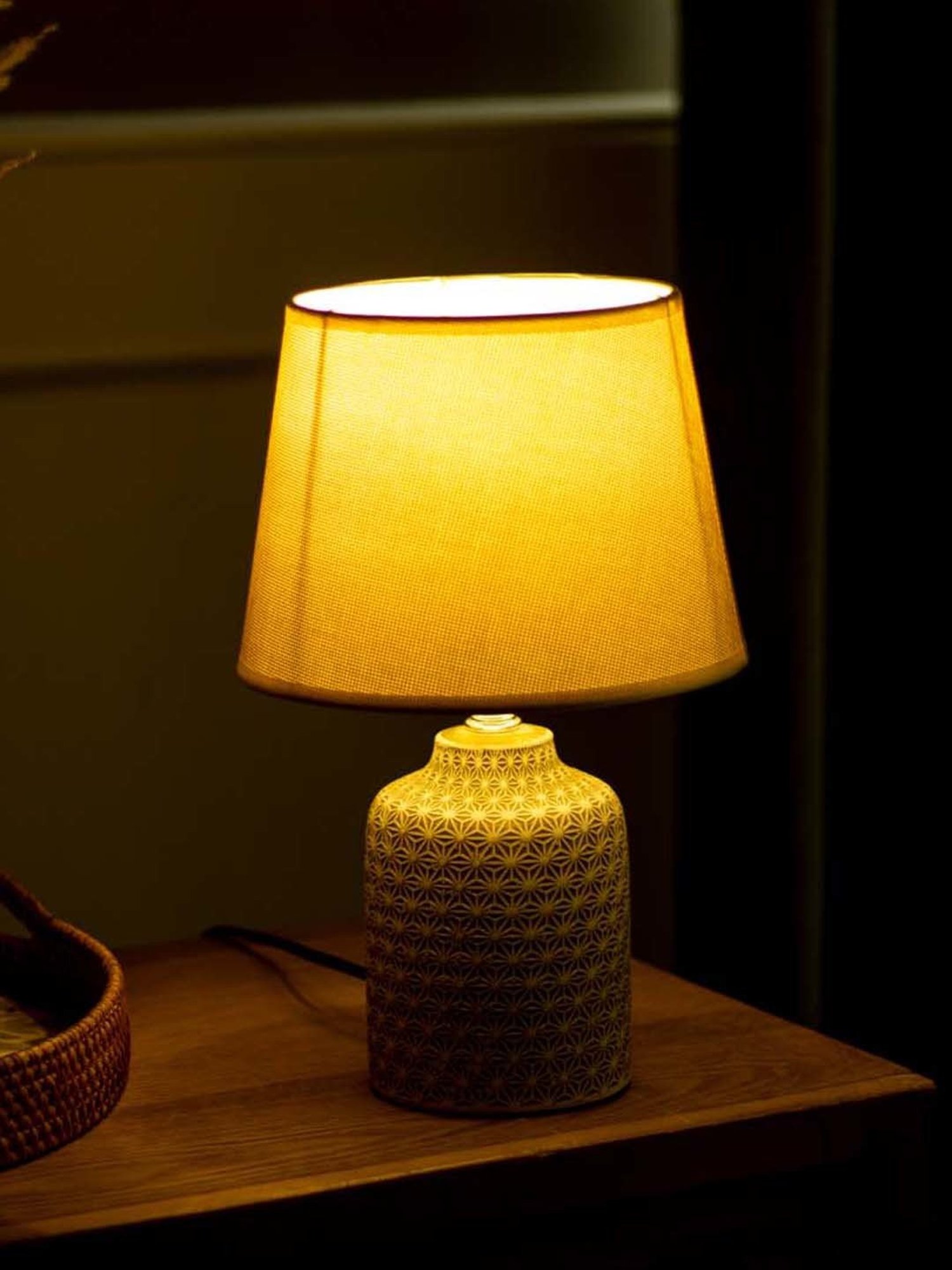 The Decor Kart Beige Ceramic Intricate Allure Table Lamp