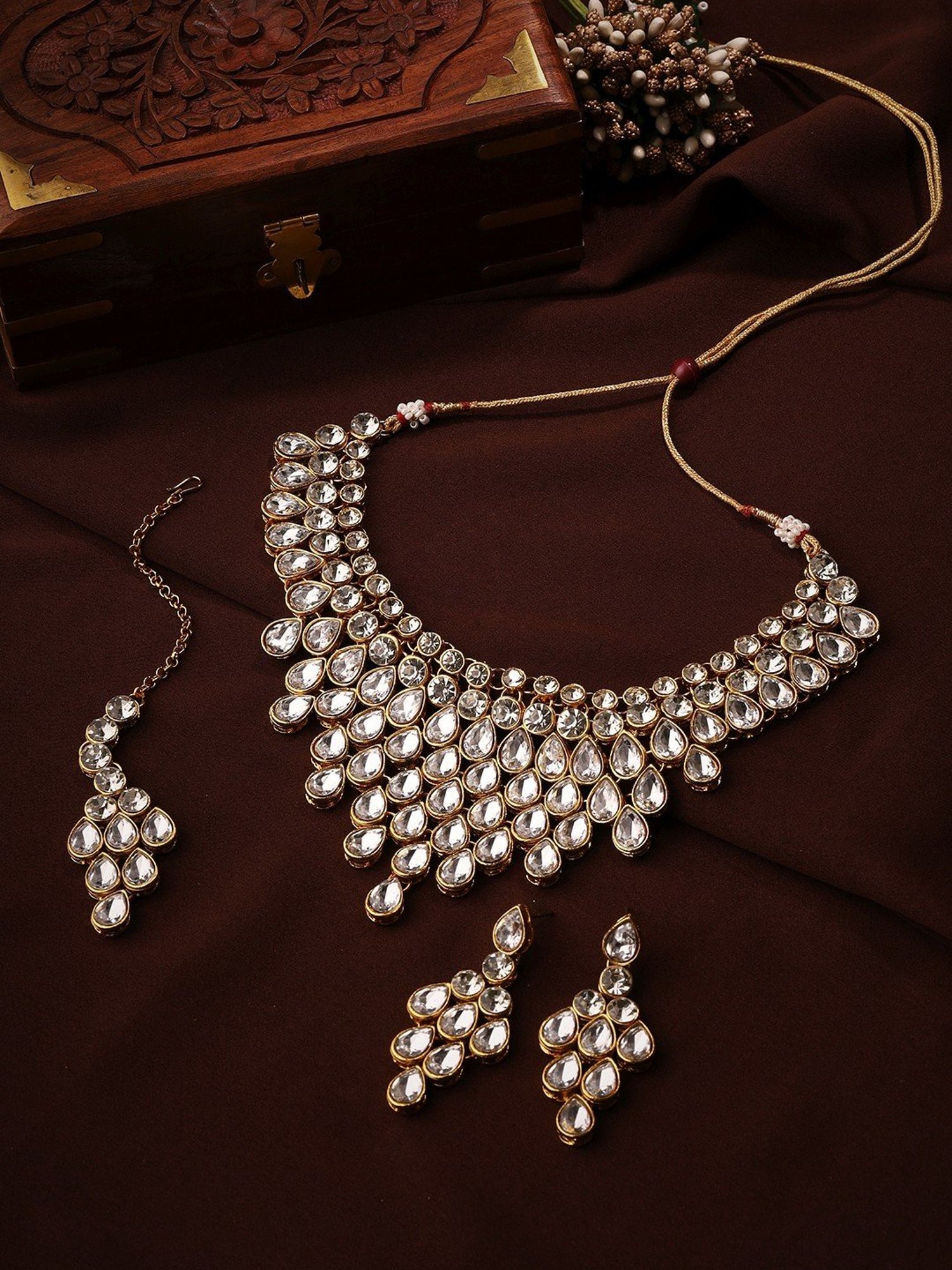 Priyaasi Graceful Grandeur Kundan Necklace Set and Maangtikka