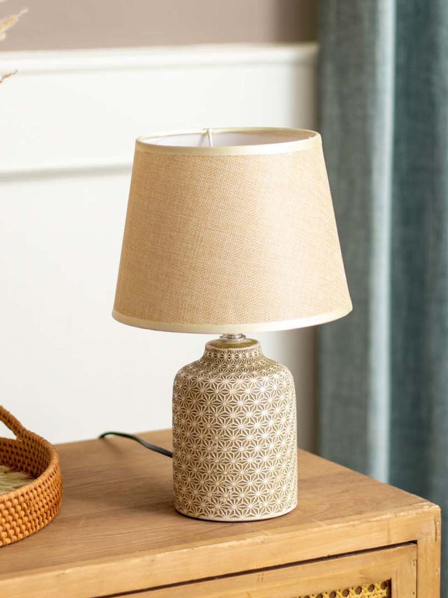 The Decor Kart Beige Ceramic Intricate Allure Table Lamp