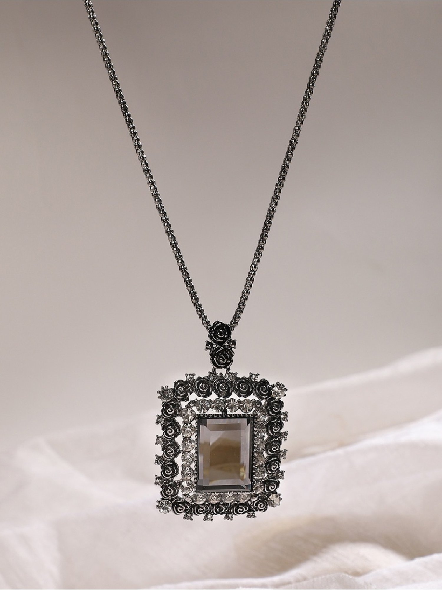 Sohi women's secret gardenia pendant chrome silver