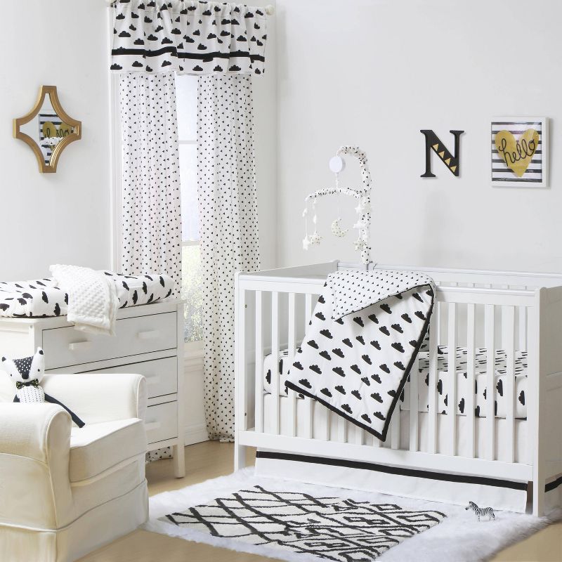 The Peanutshell Triangle Print Cotton Fitted Crib Sheet in Black/White
