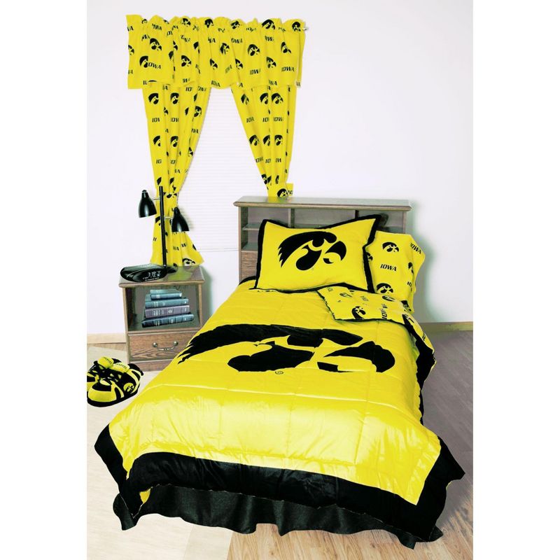 NCAA Collegiate Full Bed Comforter Set - Iowa Hawkeyes..