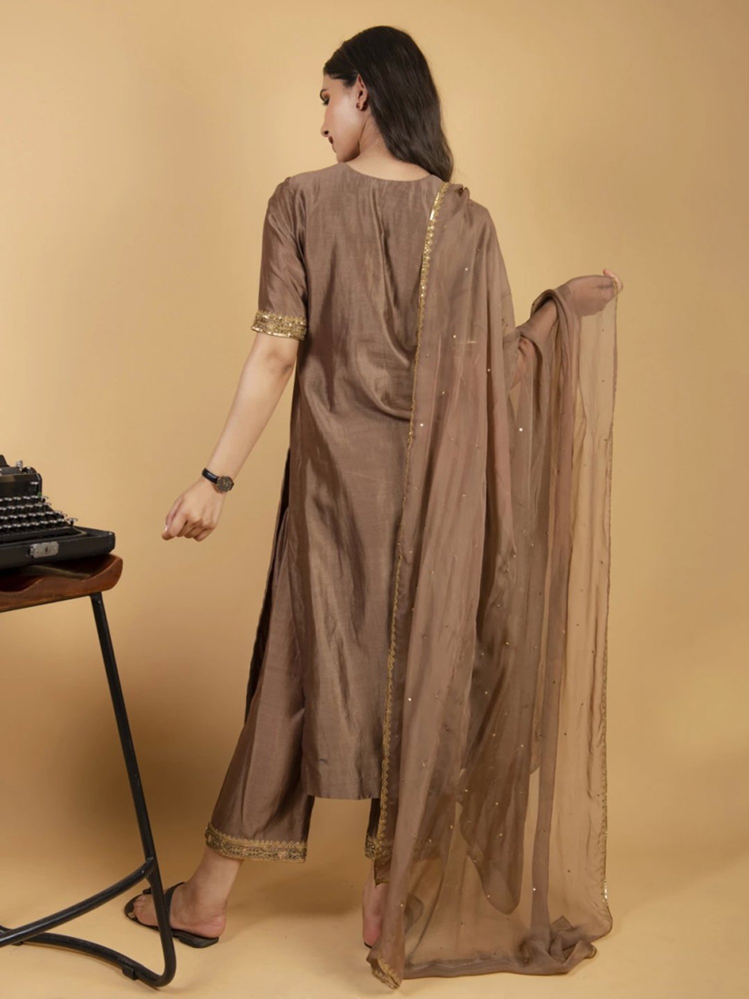 Ikshita Choudhary Brown Zardosi Chanderi Silk Embellished Straight Kurta