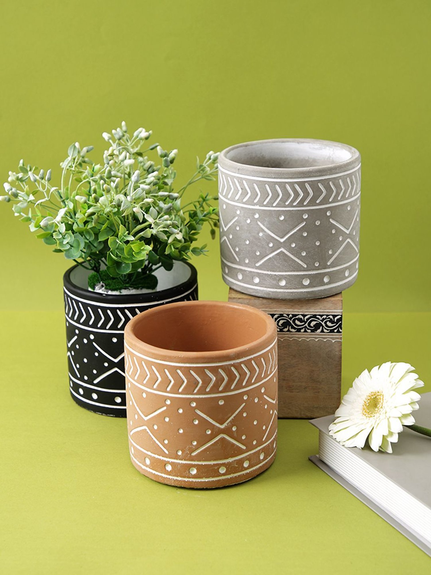Tayhaa Multicolor Ceramic Engraved Peach Planter - Set of 3