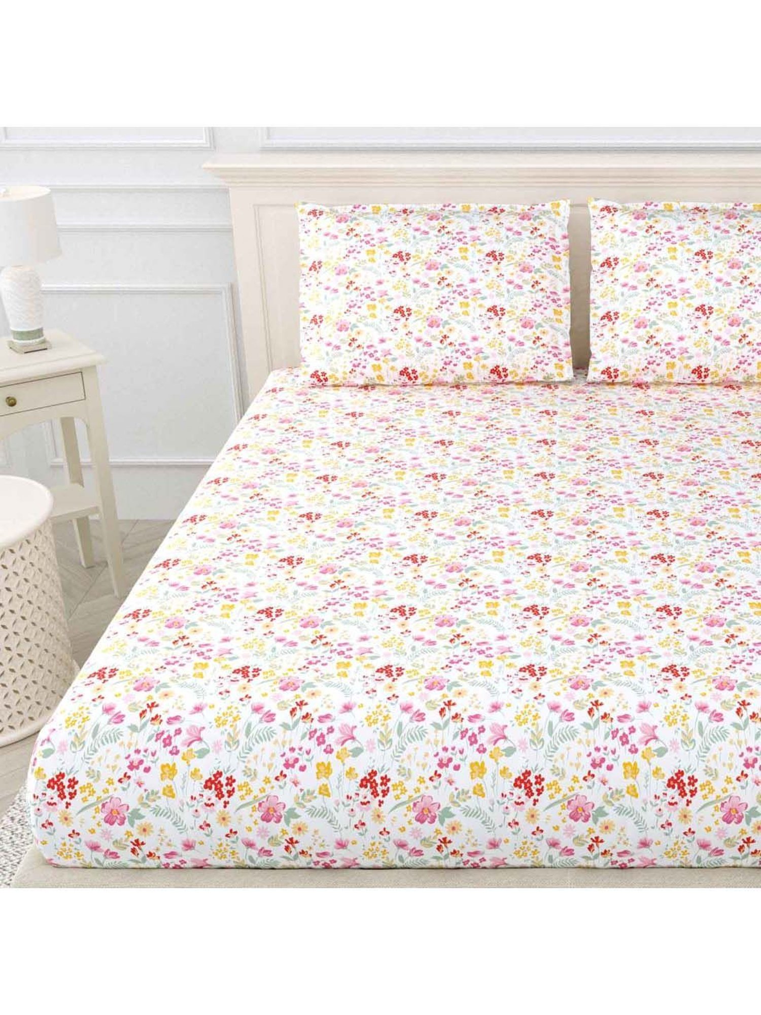 Haus & Kinder Pink Cotton 186 TC King Bedsheet with 2 Pillow Covers